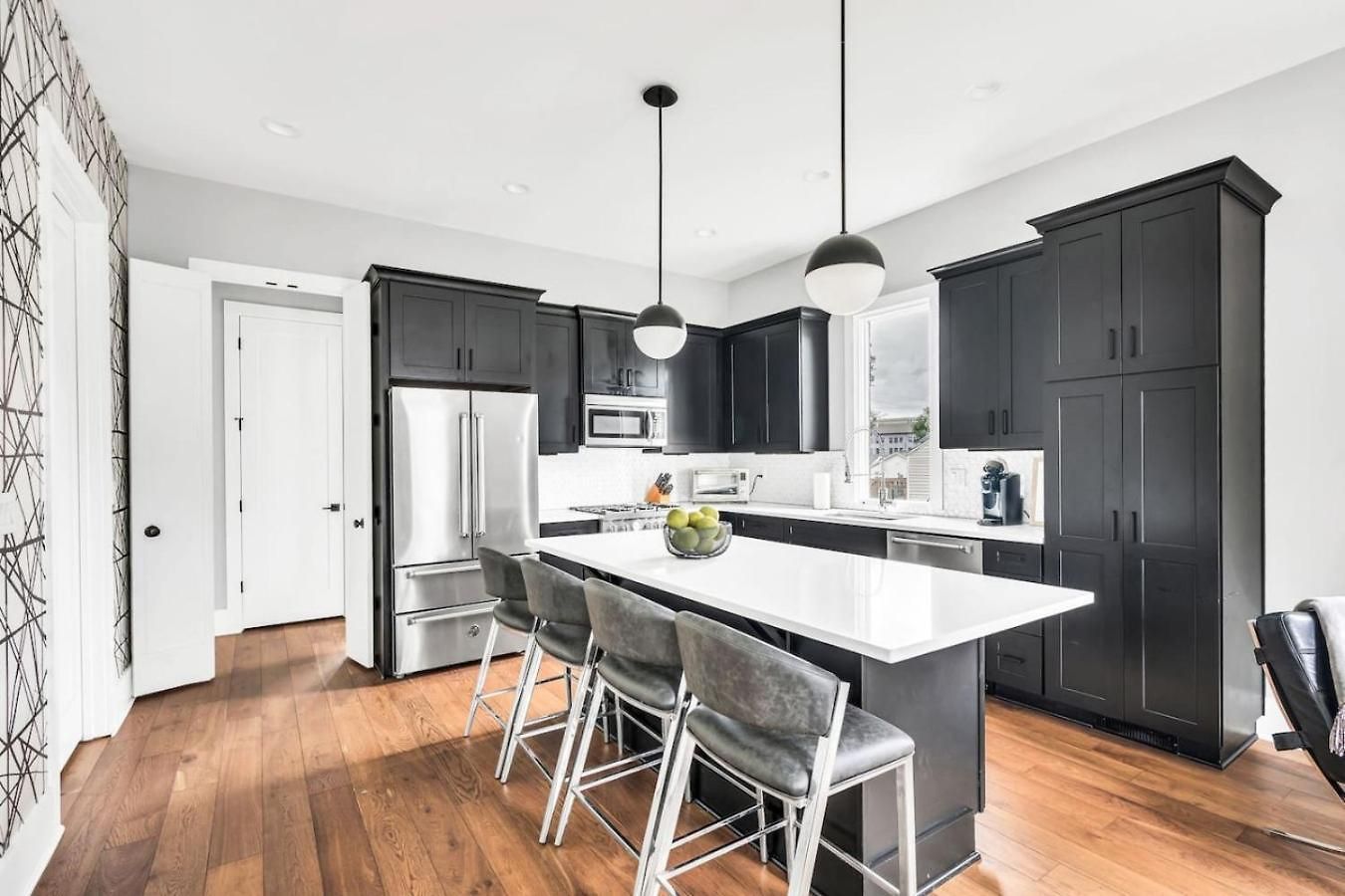 Luxury And Spacious With Private Garage And Fire Pit