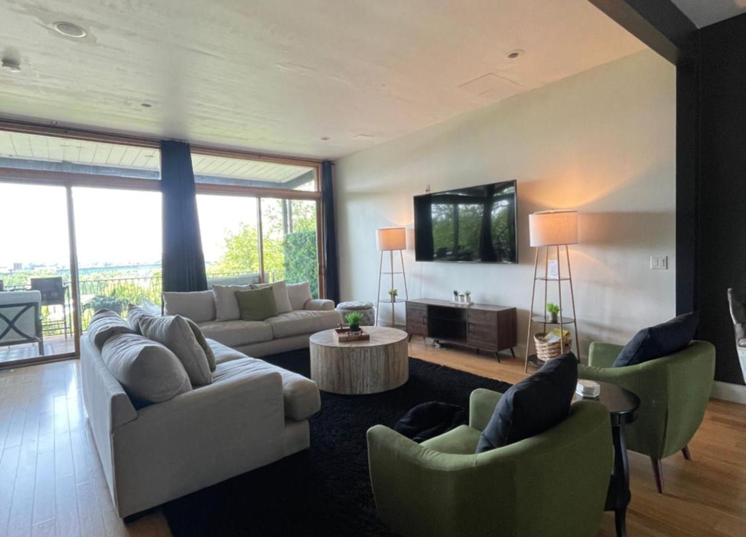 A Spacious With Amazing Views And Elevated Outdoor Spaces Holiday home *
