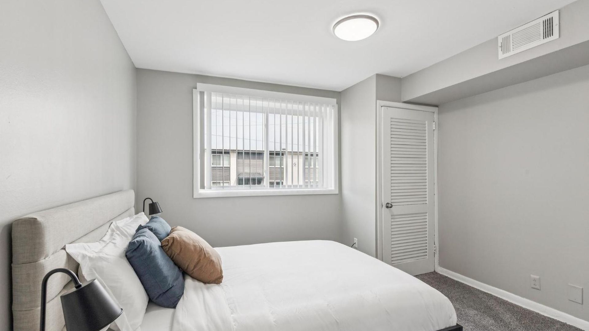Avery D4 I Spacious 2 Bed 1 Bath *