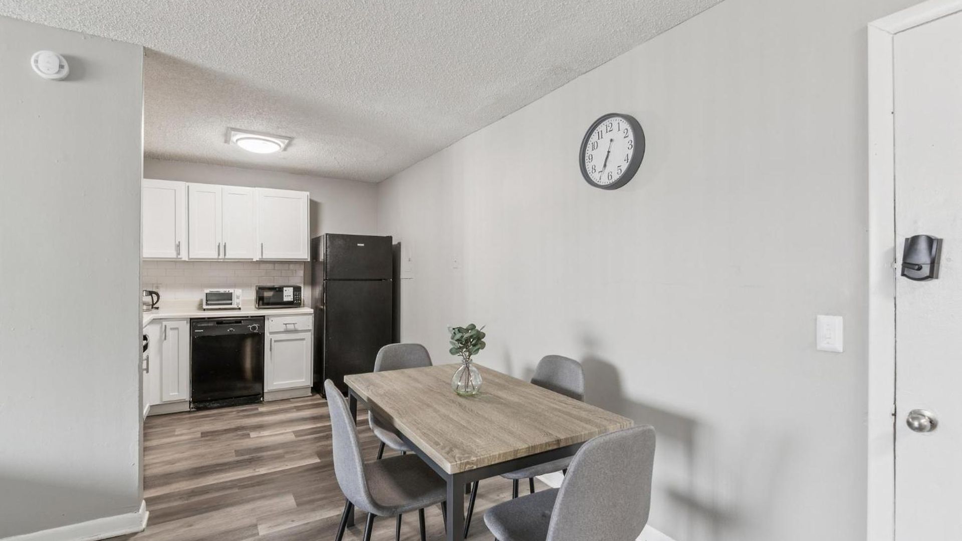 Avery D4 I Spacious 2 Bed 1 Bath Apartment