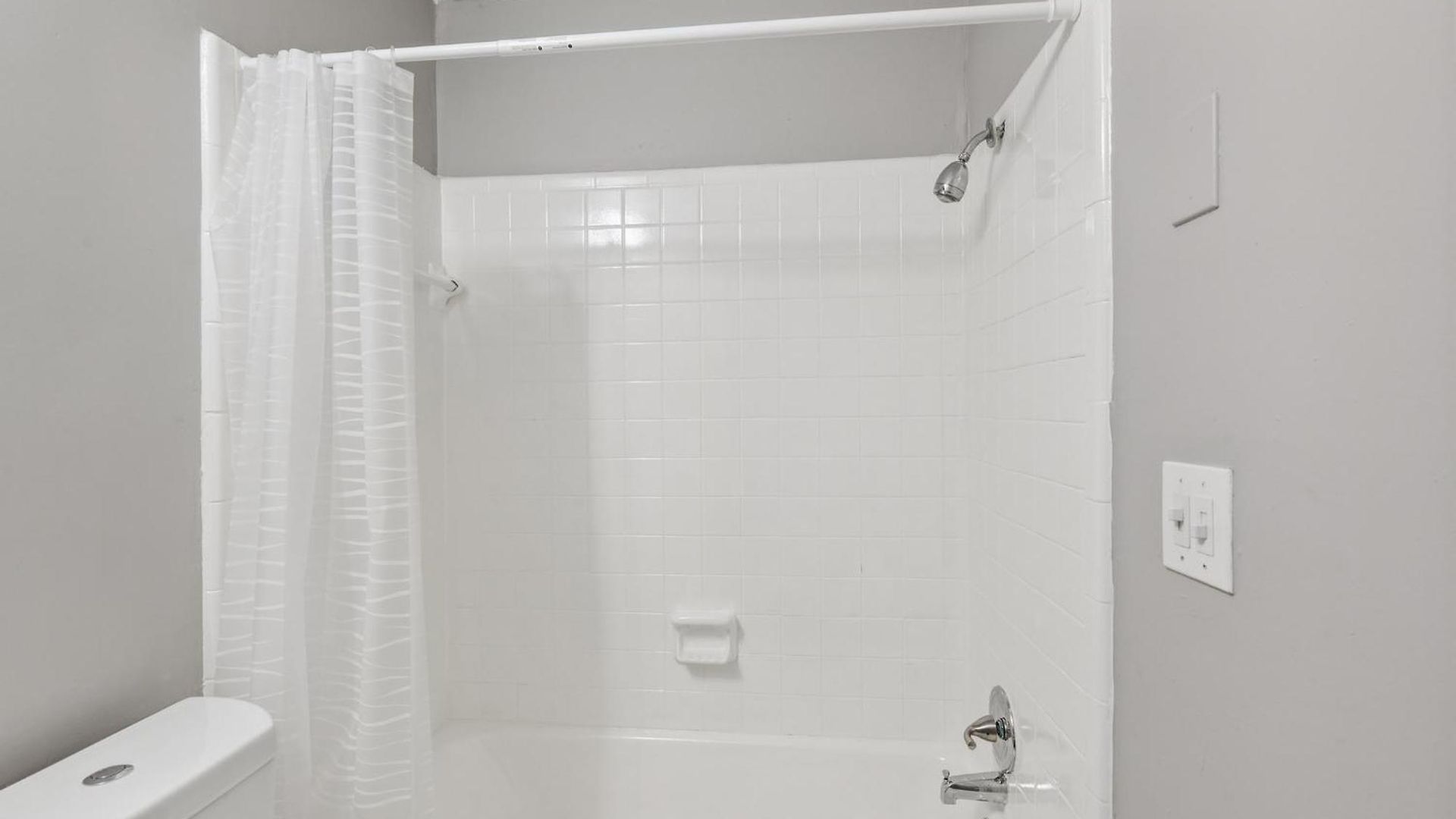 Apartment Avery D4 I Spacious 2 Bed 1 Bath *