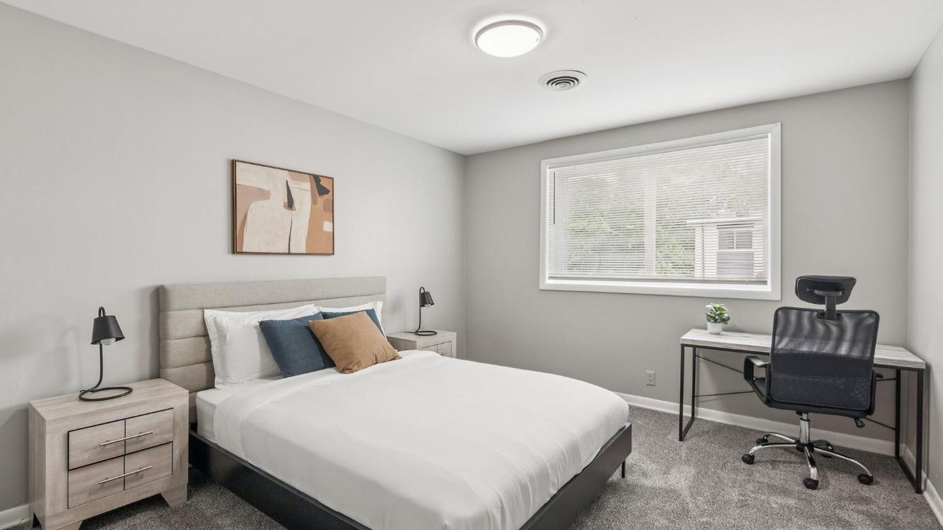 Avery D4 I Spacious 2 Bed 1 Bath *