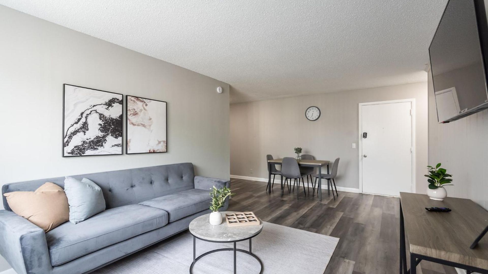 Avery D4 I Spacious 2 Bed 1 Bath Apartment *