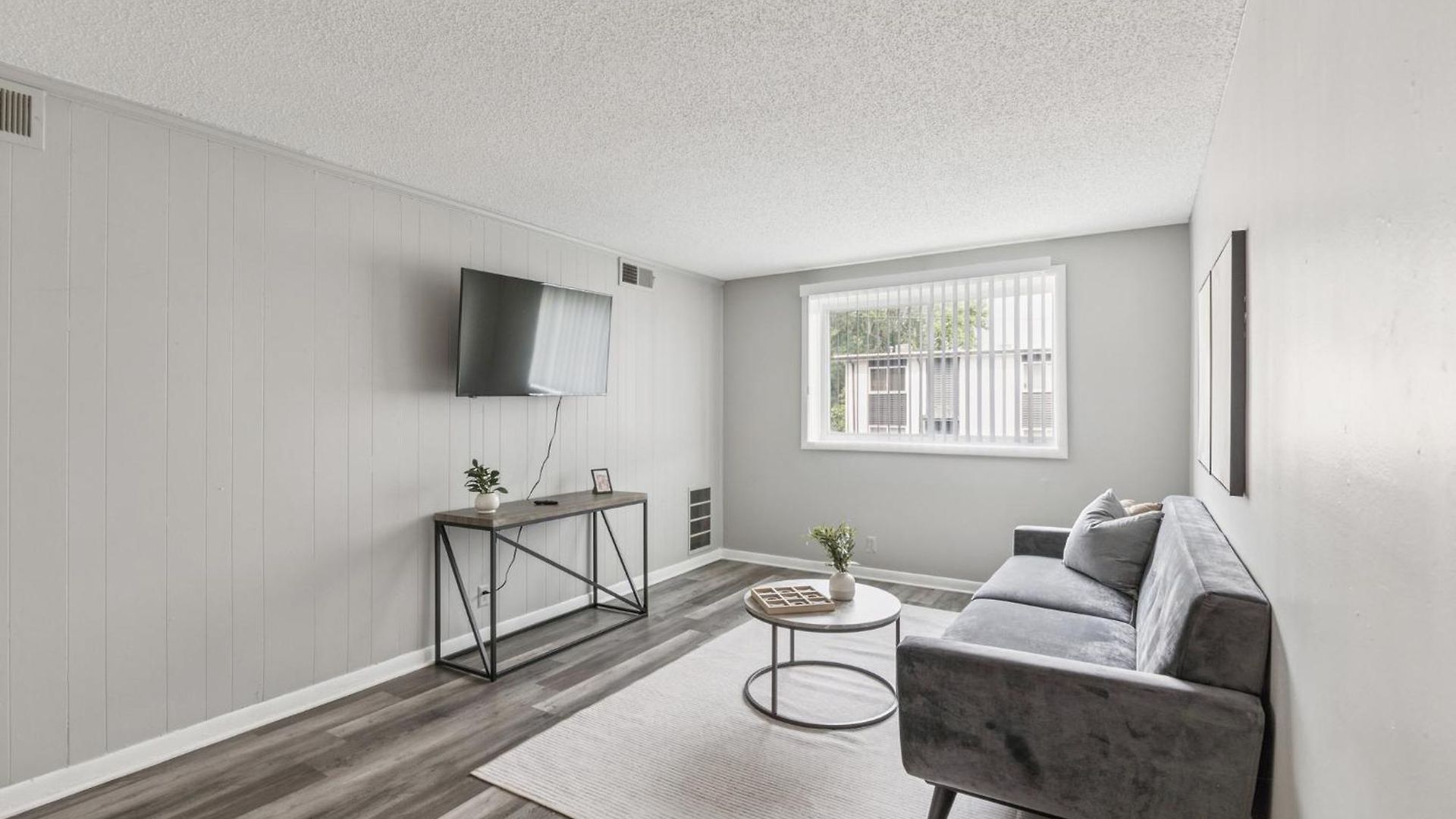 Avery D4 I Spacious 2 Bed 1 Bath *
