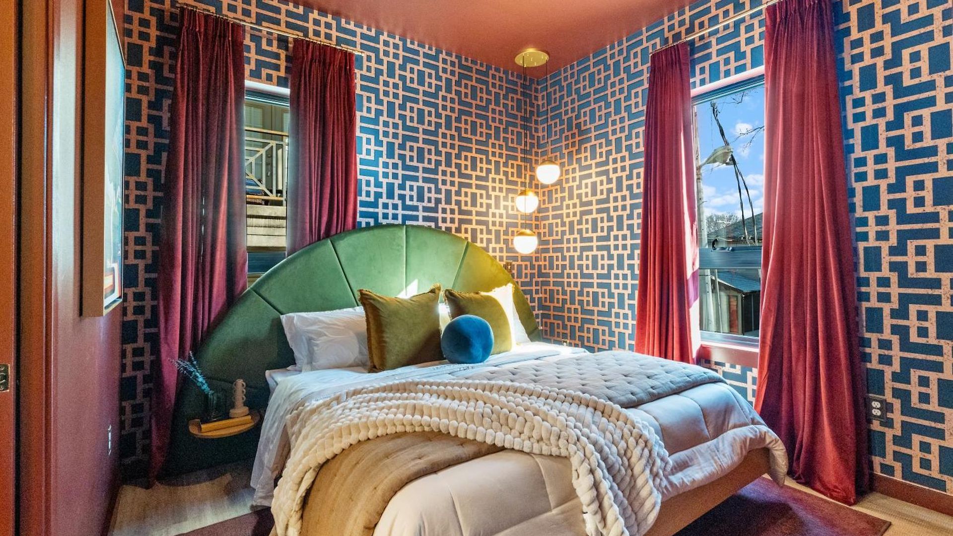The Crescendo - On Music Row Apartment *