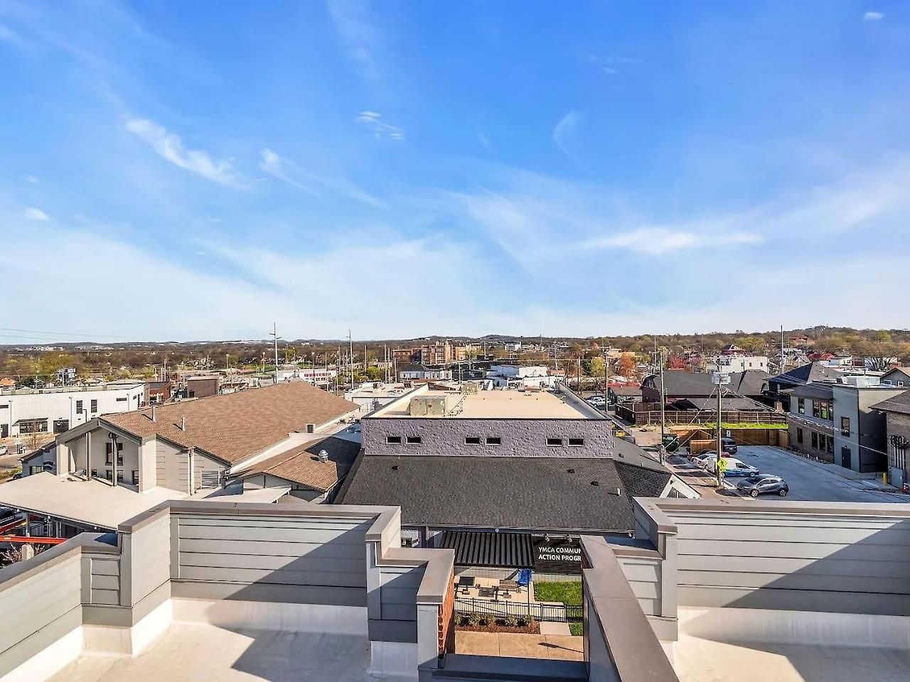 Private Rooftop With Garage Walk To Restaurants Shops And Coffee *