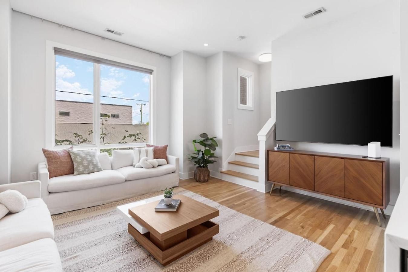 Private Rooftop With Garage Walk To Restaurants Shops And Coffee Holiday home