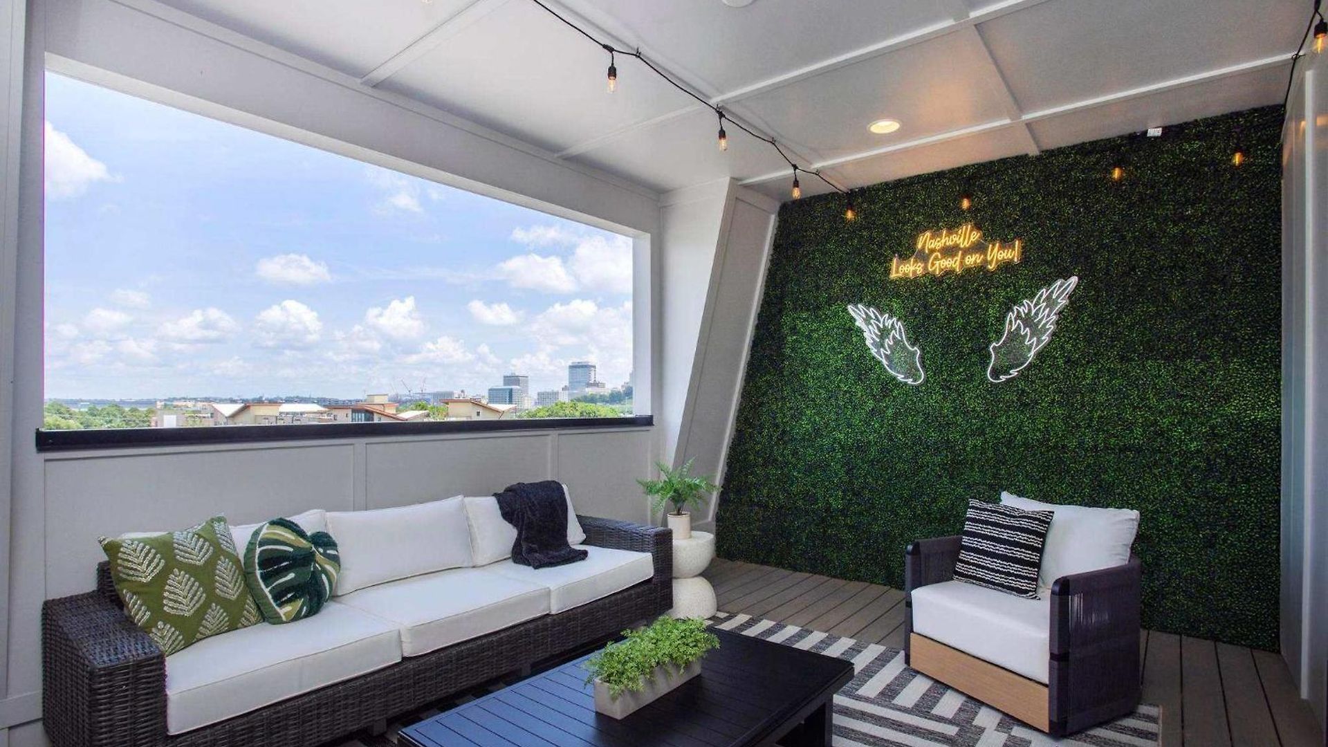 Brand New Elegance Rooftop Views Of Holiday home