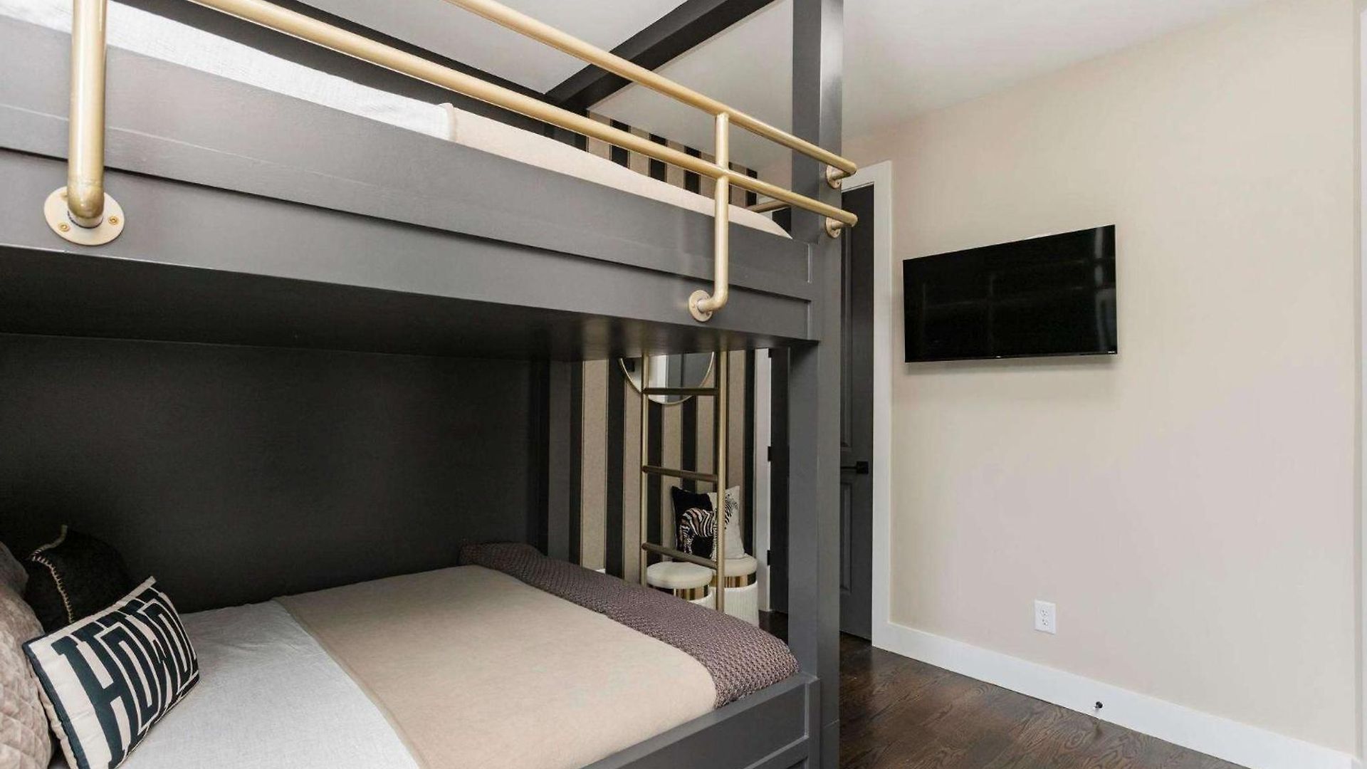 Brand New Elegance Rooftop Views Of Holiday home Nashville