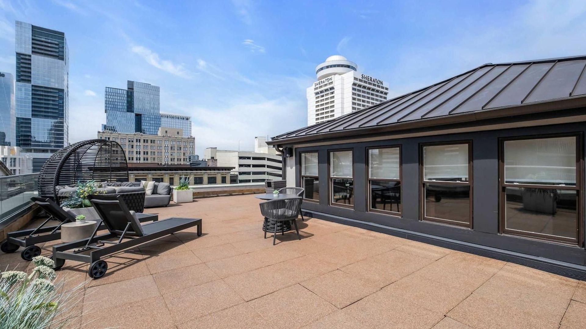 Apartment Skyline With Penthouse & Rooftop Deck 6br By Maddox