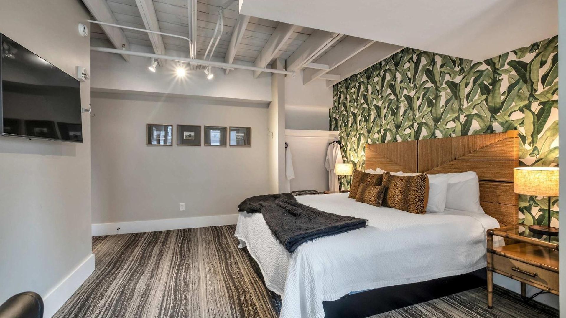 Apartment Skyline With Penthouse & Rooftop Deck 6br By Maddox Nashville