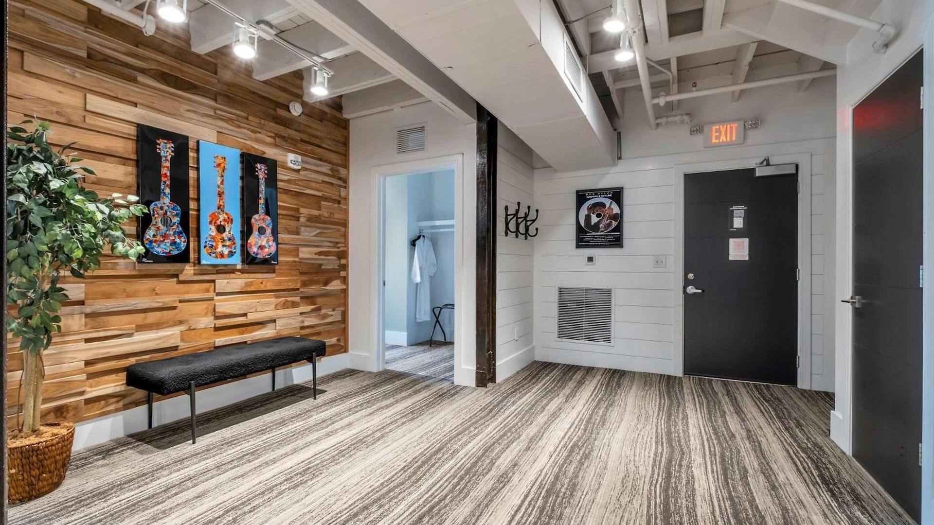 Apartment Skyline With Penthouse & Rooftop Deck 6br By Maddox