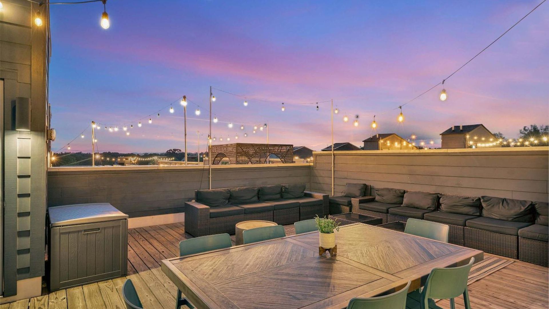 Rooftop Deck 2 Car Garage Near Downtown