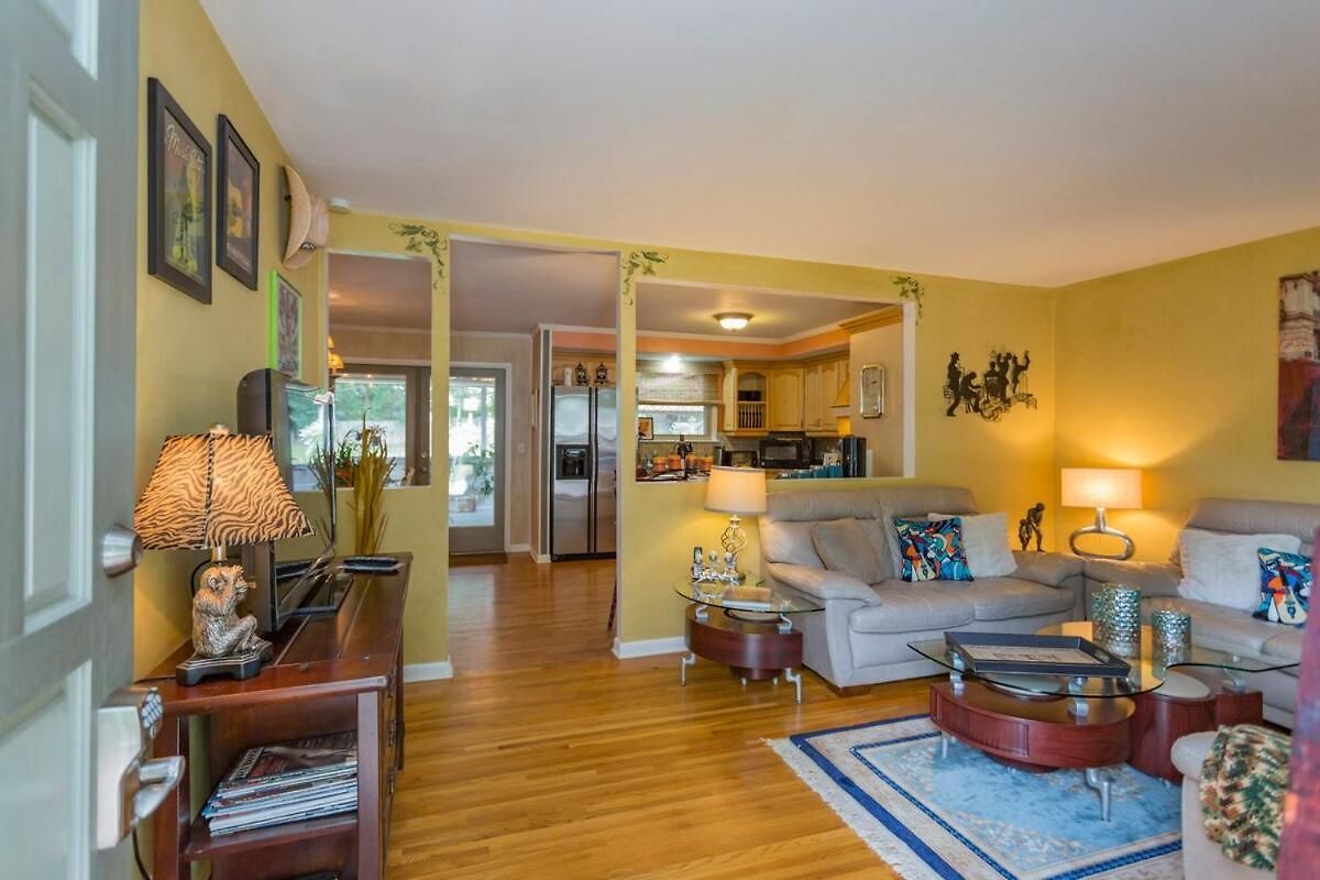 The Place Between The Lakes 4 Bedrooms 4 Beds *