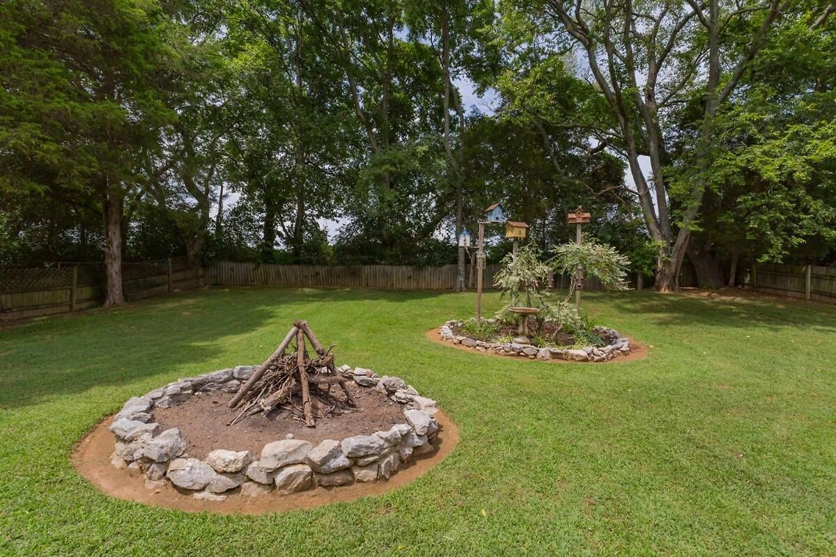 The Place Between The Lakes 4 Bedrooms 4 Beds Holiday home Nashville