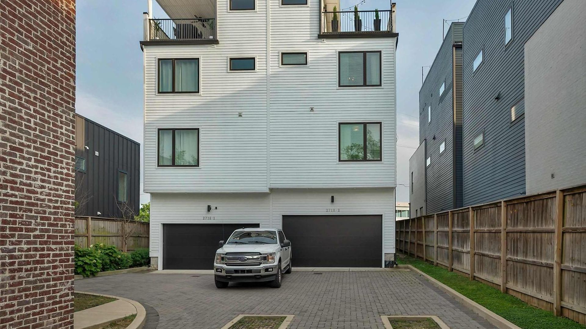 Ultimate Rooftop Double Games Bbq Skyline Views *