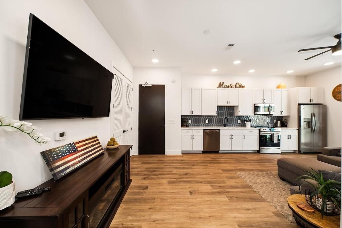 Good Vibes On Main - New - 1 Mile To Dtnash Apartment
