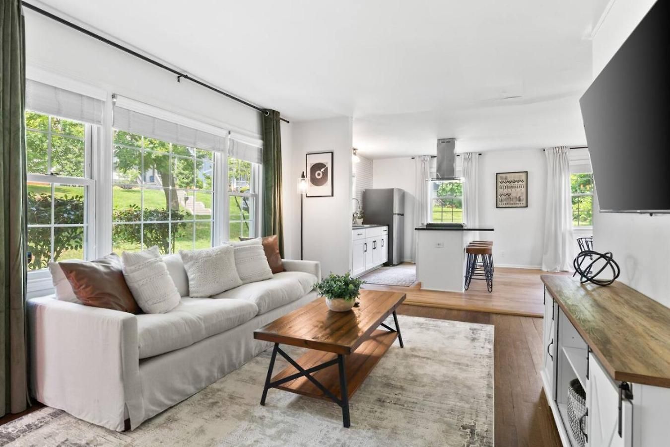 Cozy House In Trendy East With A Patio And Grill Holiday home *