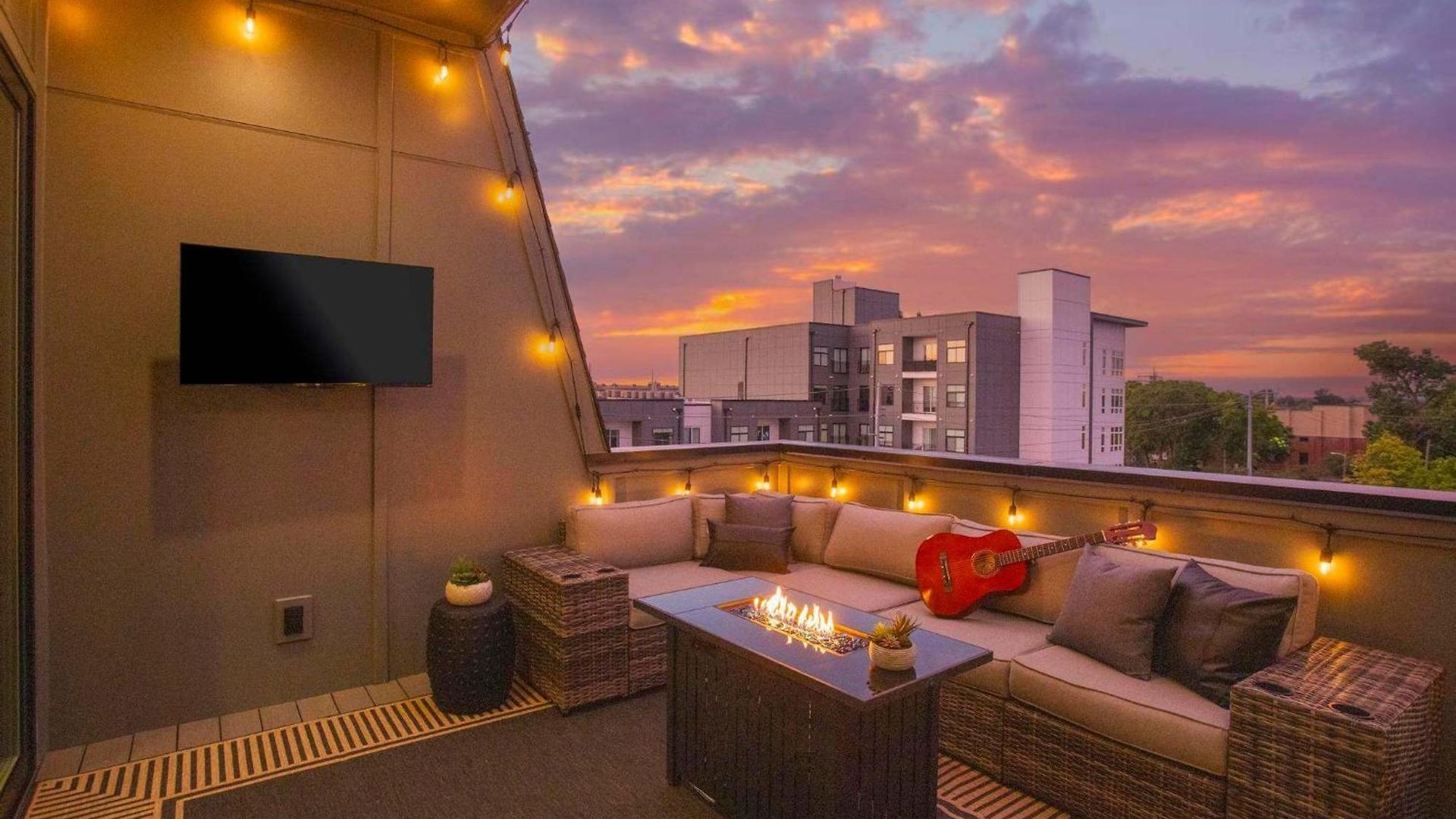 Luxury - Fire Table Balcony & Views Holiday home Nashville