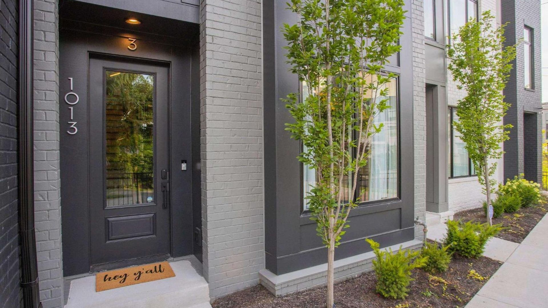 Luxury - Fire Table Balcony & Views Nashville