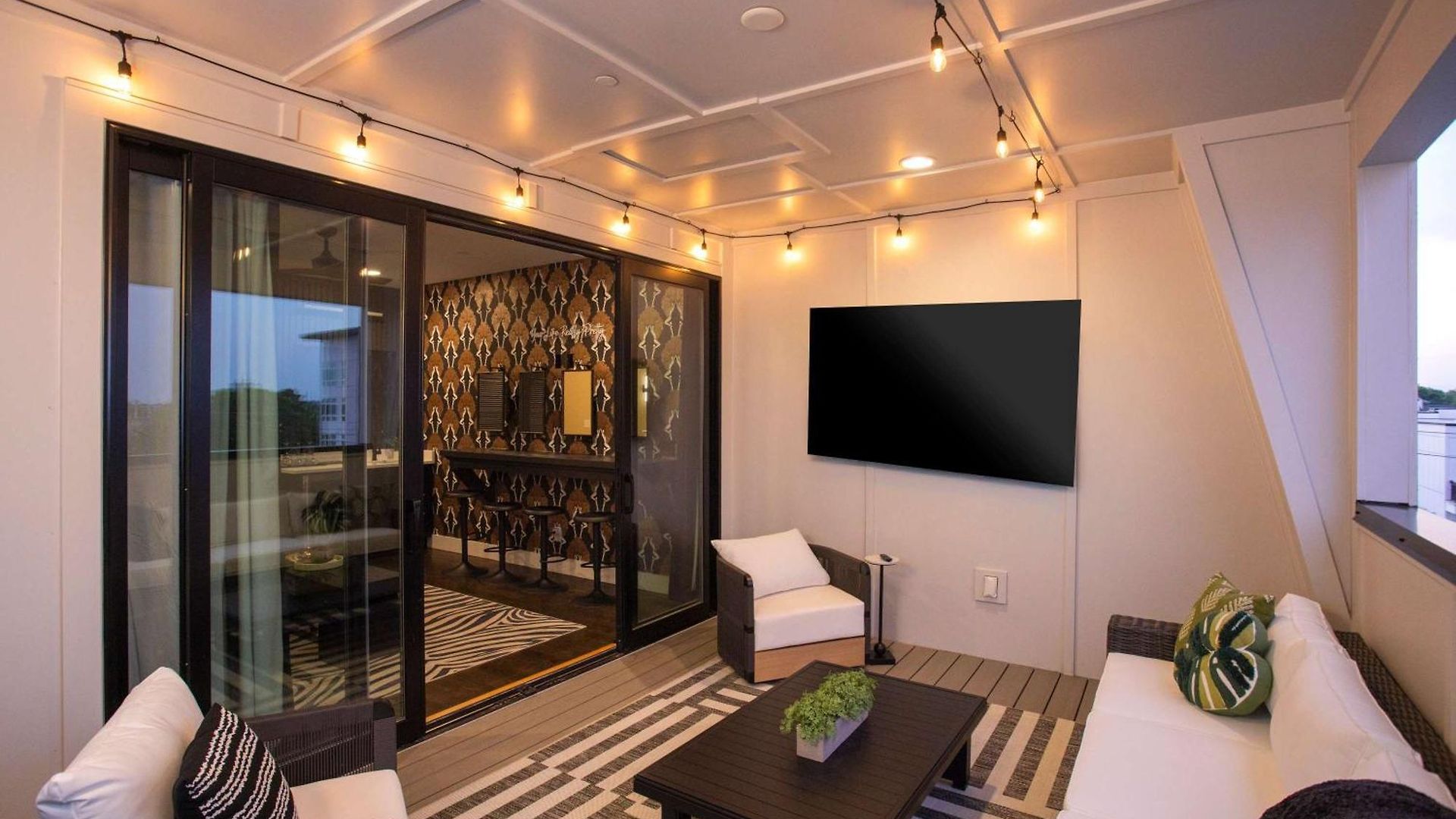Holiday home Brand New Elegance Rooftop Views Of *