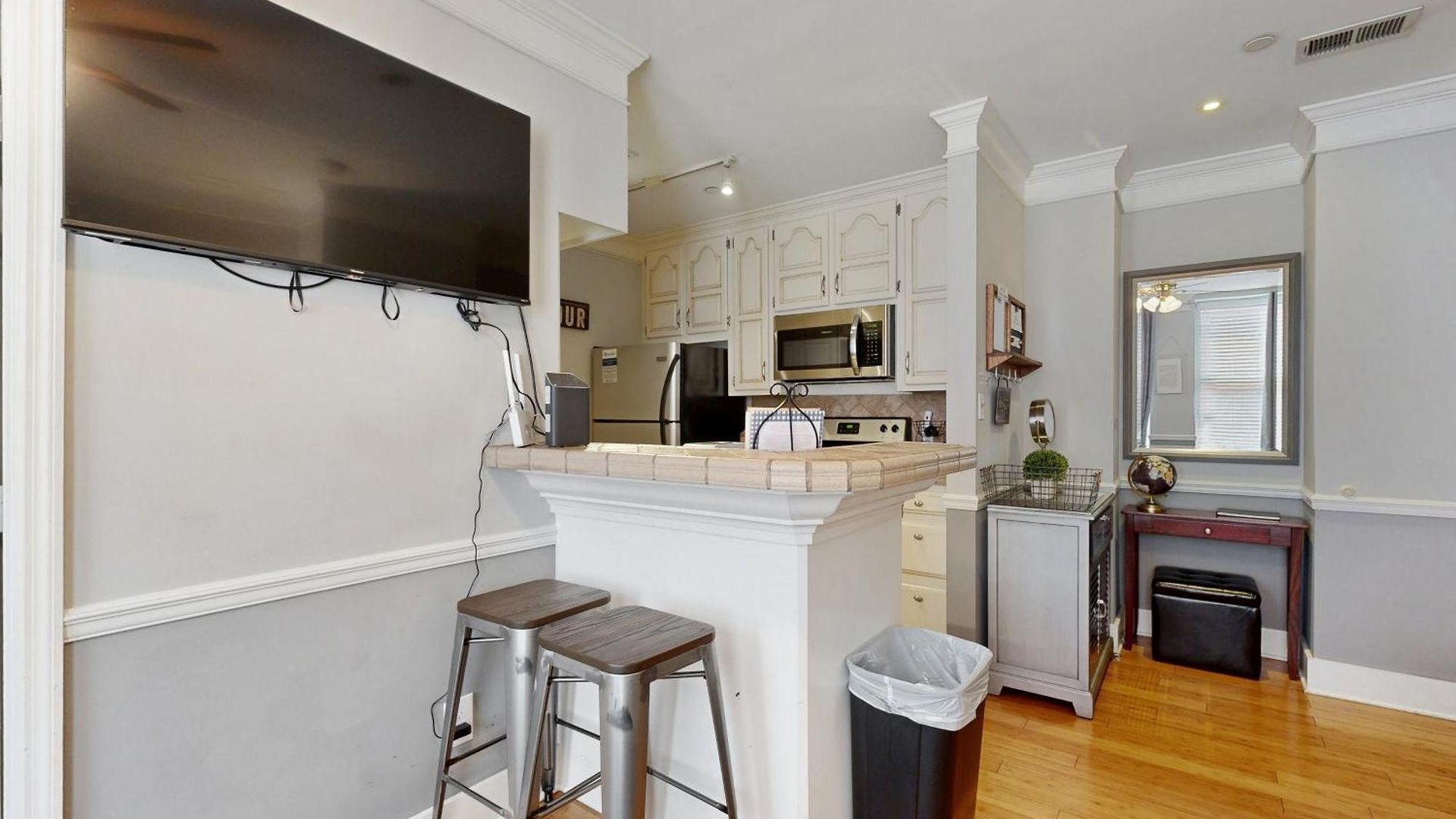 Polk 401 Apartment *