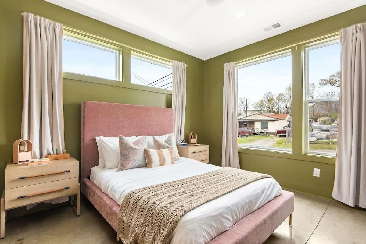 Beautiful 3bd With 2 Story Rooftop For *