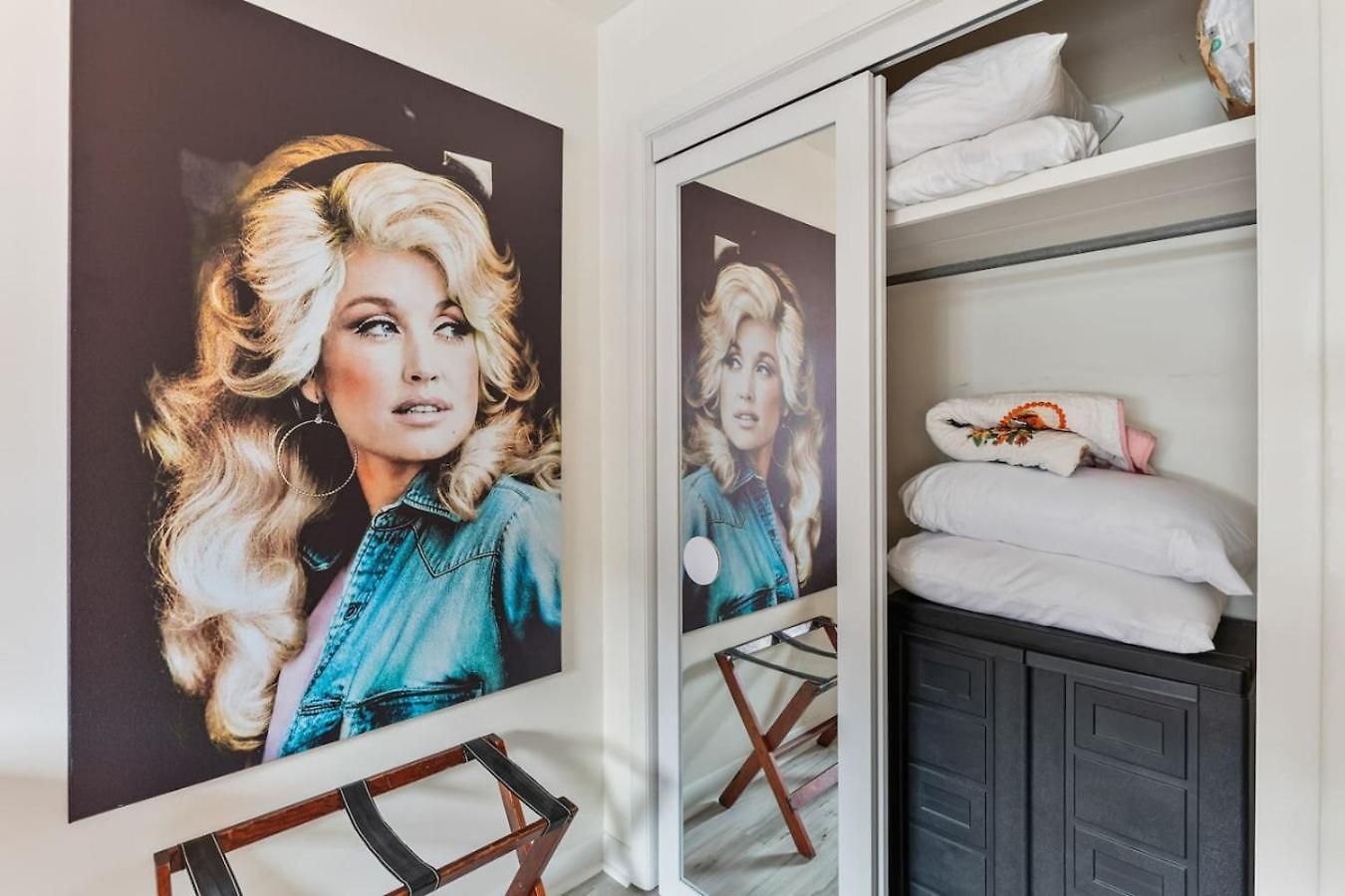 Holiday home Pink Dreams - Walk To Live Music, Bars, Restaurants - Free Parking *