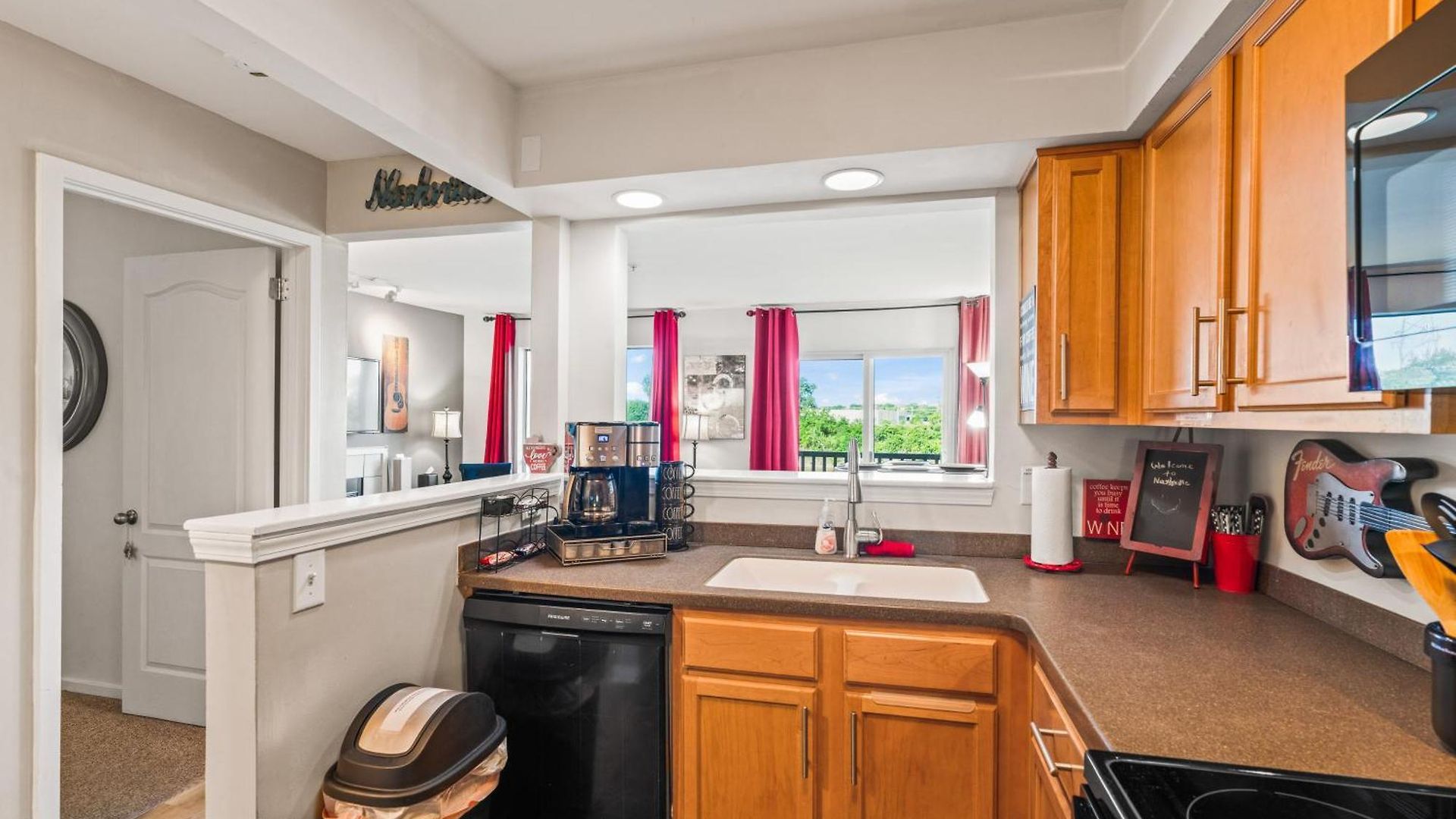 Apartment Heart Of Downtown/walk To Broadway & The Action/bars/music Venues/honky Tonks! Nashville