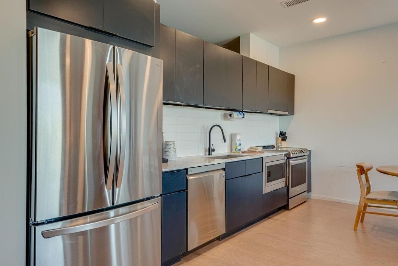 Stylish Riverfront Eve 305 - Free Parking Nashville