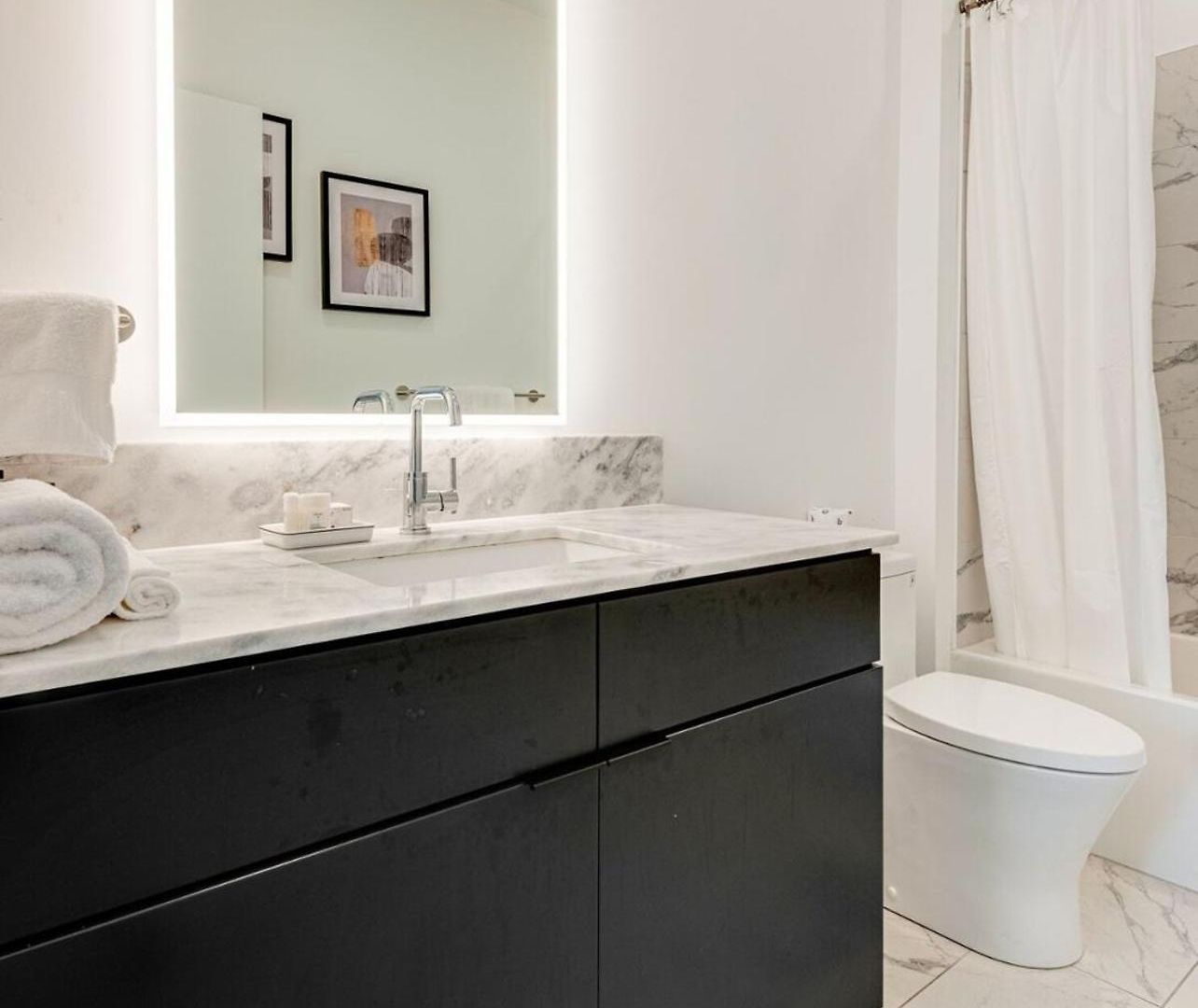 Stylish Riverfront Eve 305 - Free Parking Holiday home Nashville