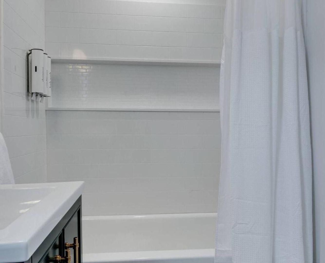 Chic 2 Bed 2 Bath, In 12 South *