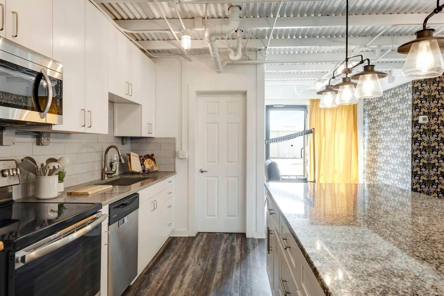 Bougie Squirrel Glam Pad * Nashville