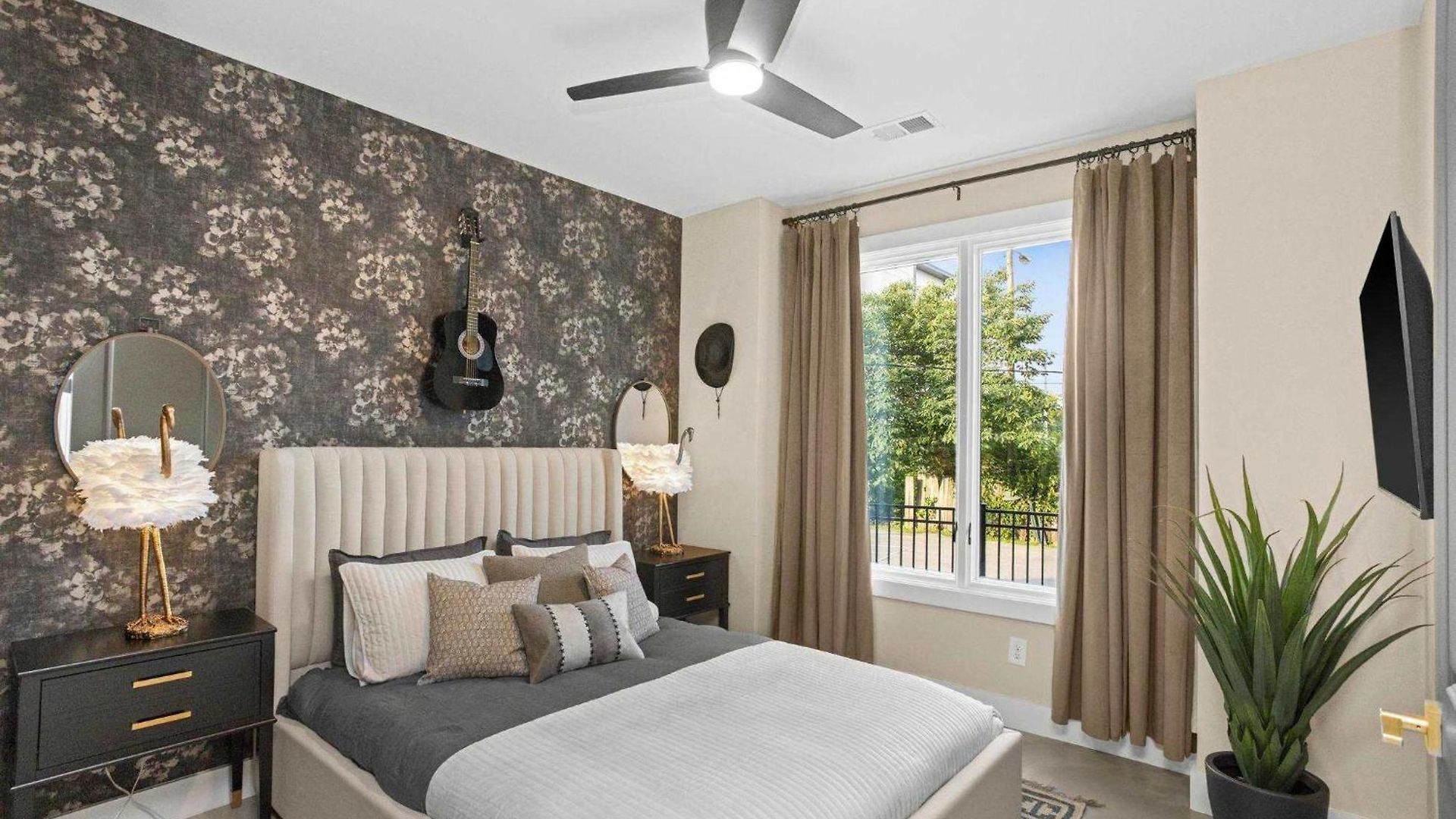 Downtown Views Glam Stations Close To Broadway