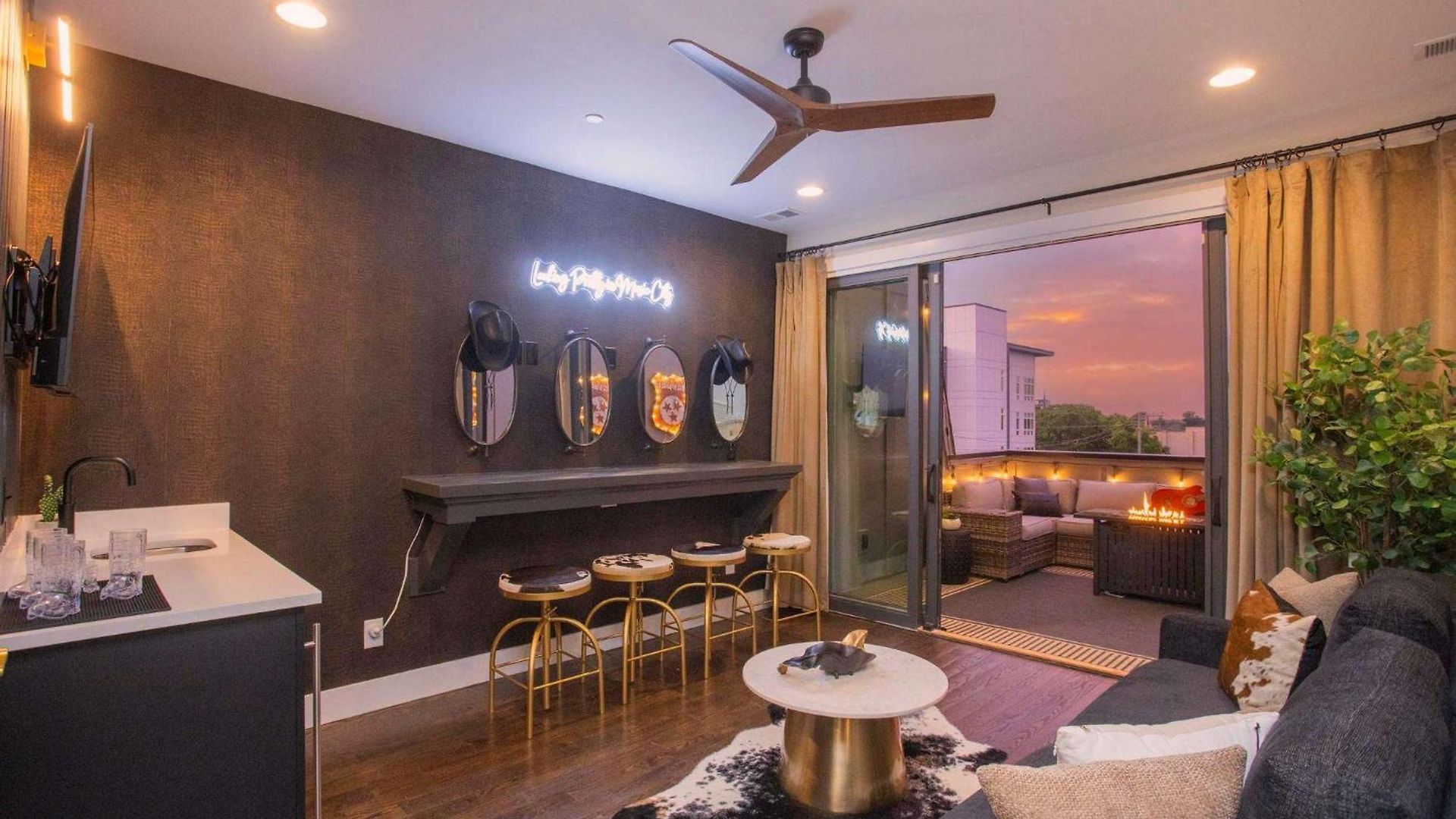 Downtown Views Glam Stations Close To Broadway