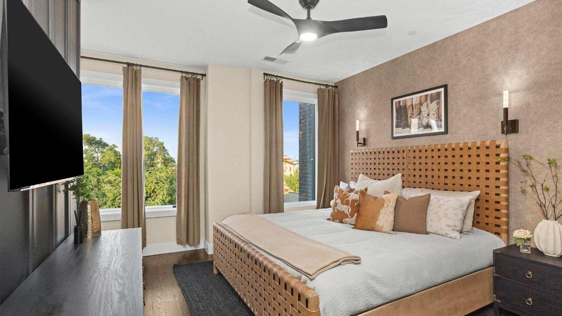 Downtown Views Glam Stations Close To Broadway