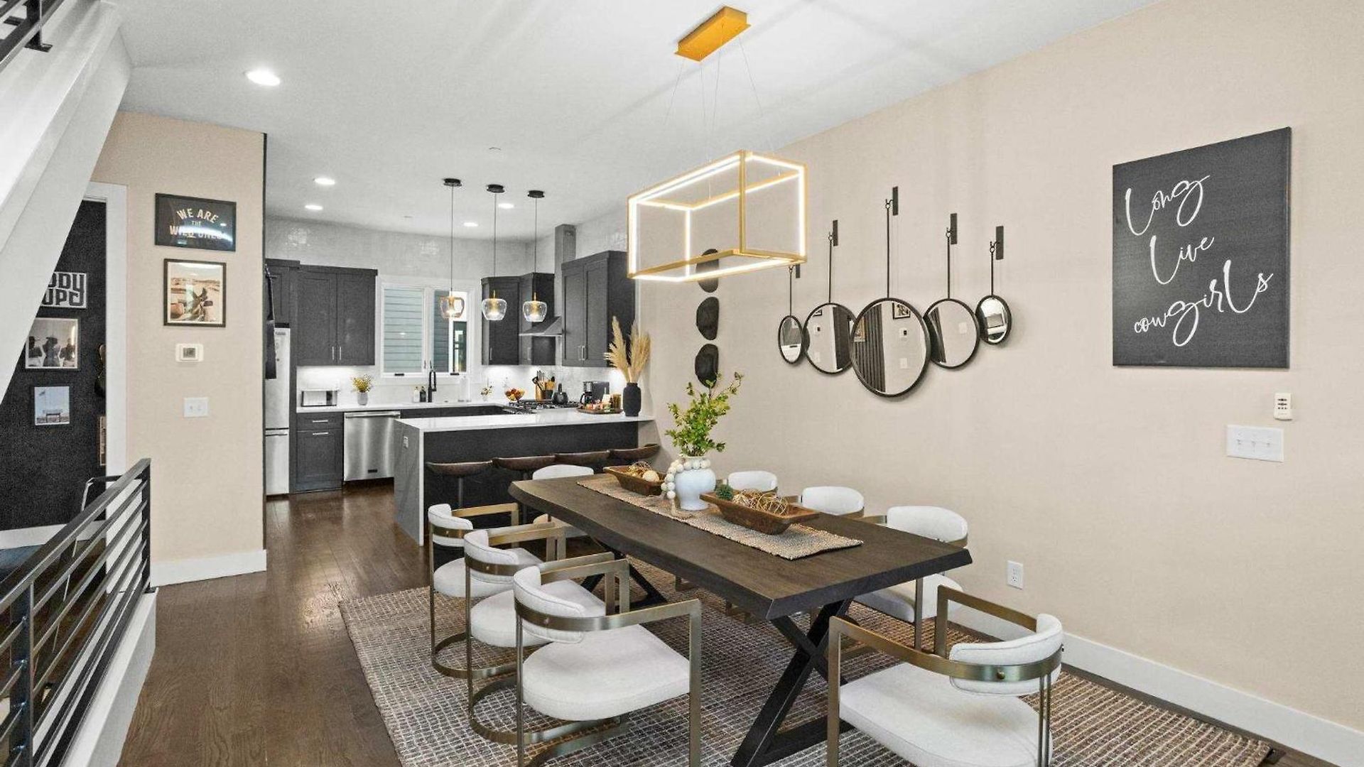 Downtown Views Glam Stations Close To Broadway