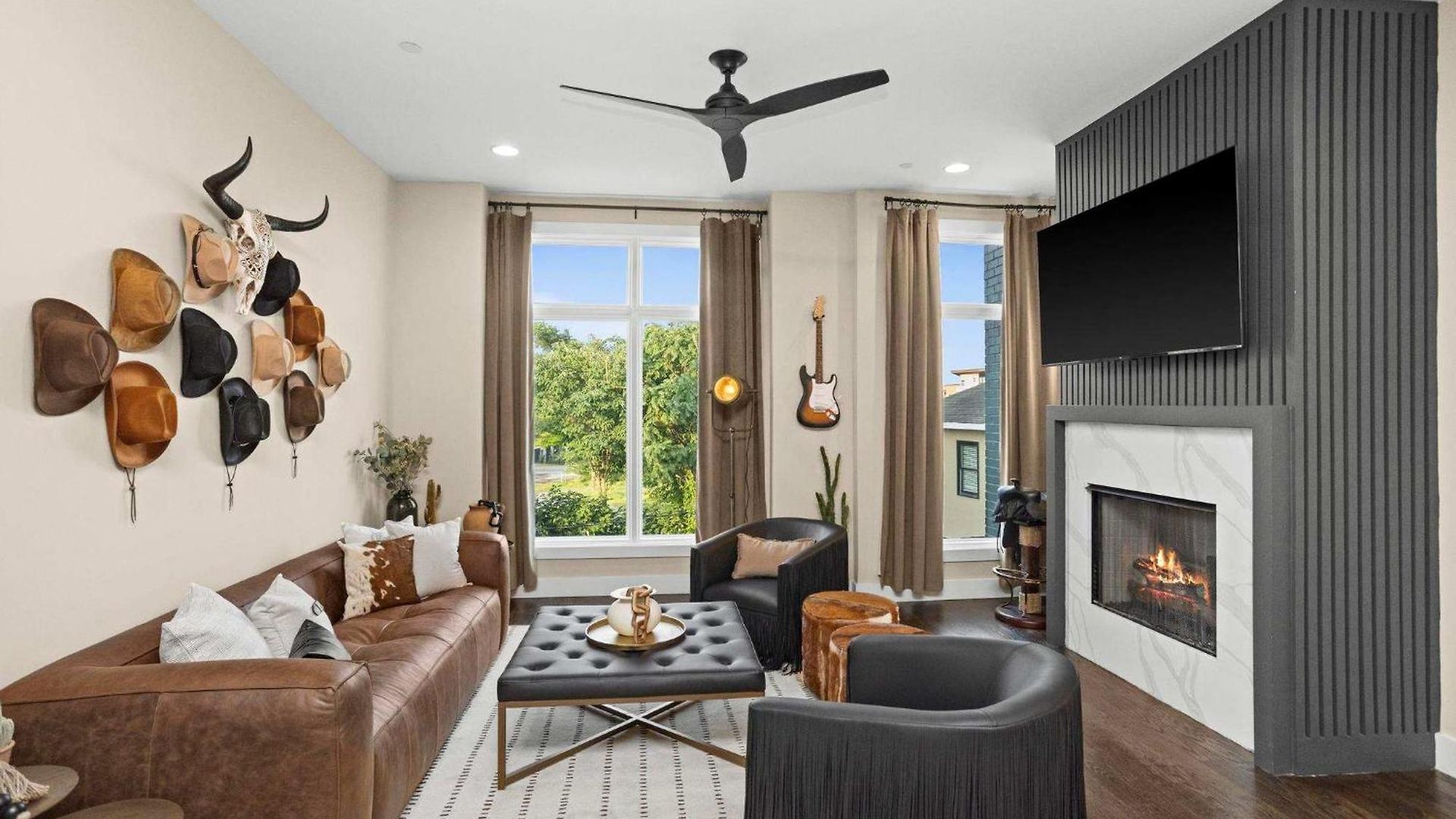 Downtown Views Glam Stations Close To Broadway Holiday home Nashville