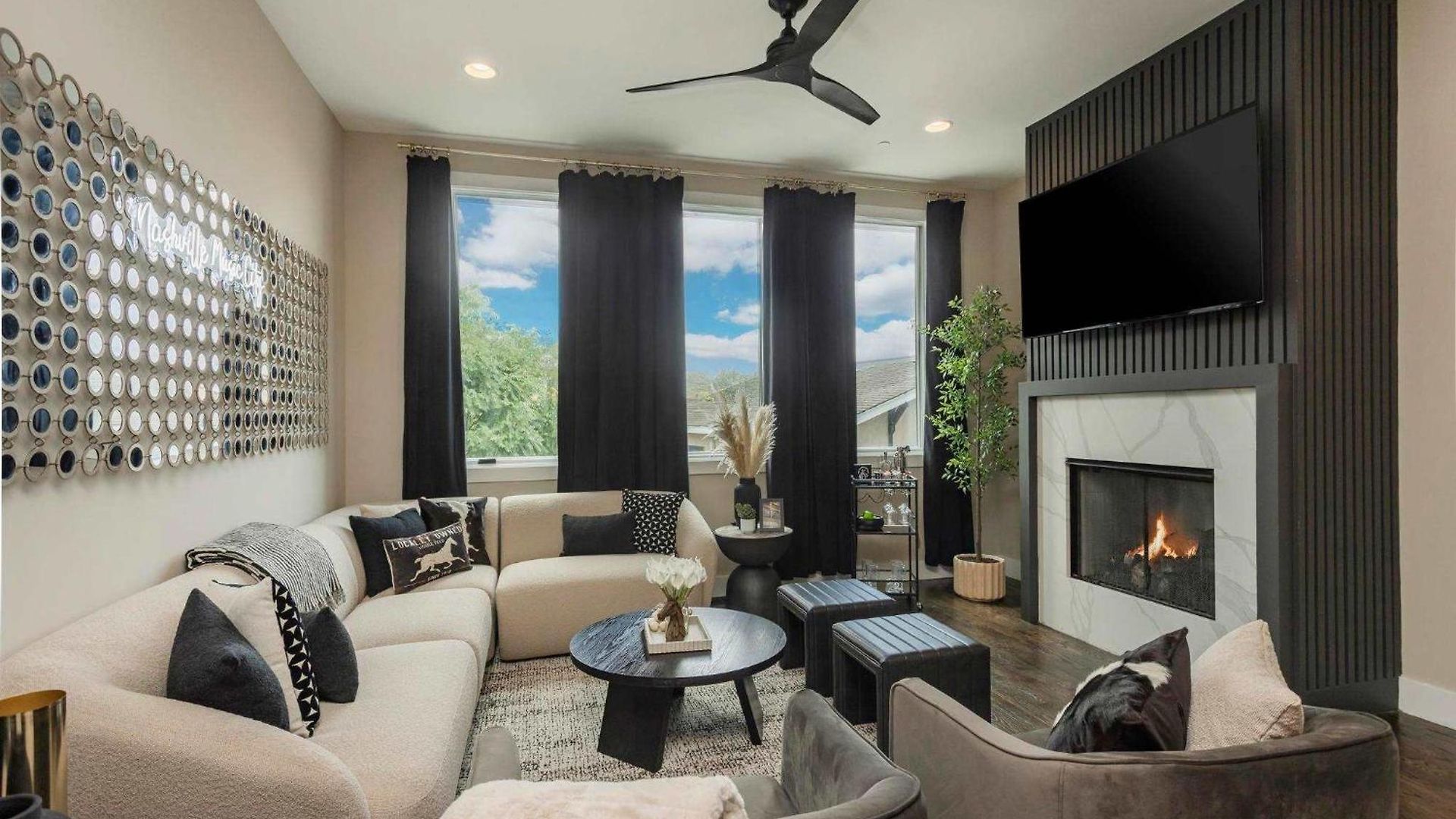 Holiday home Downtown Views Glam Stations Close To Broadway Nashville