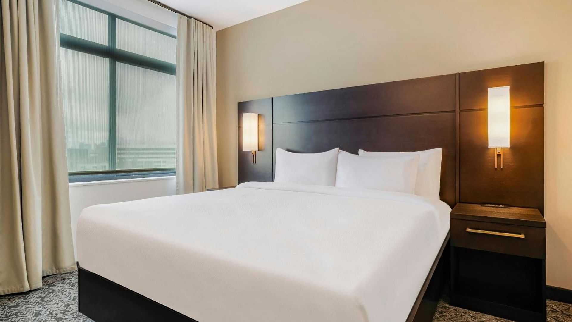 By Marriott Metro Center Hotel 3*