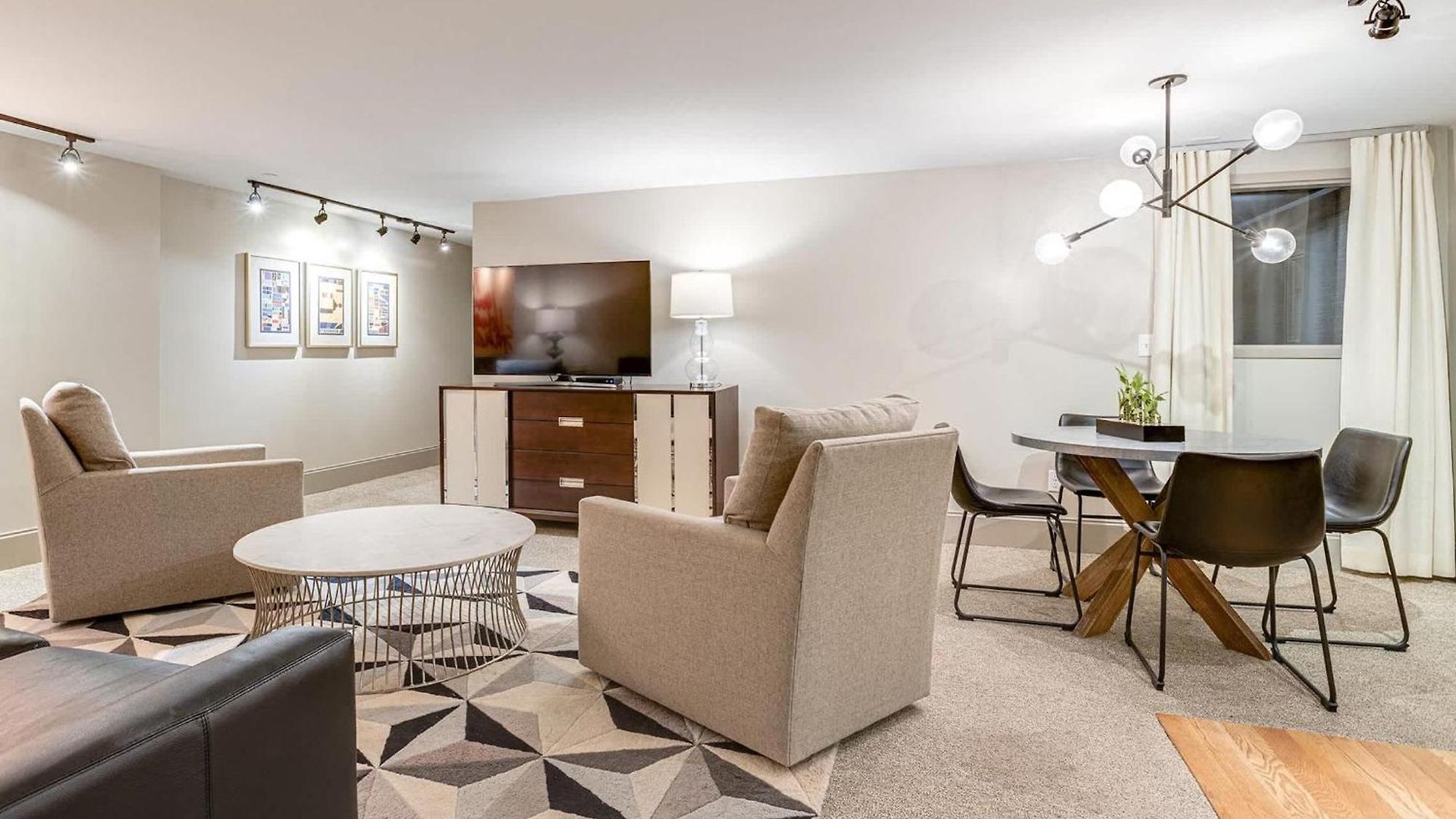 Charming For 4 In Family Dt Walk To Broadway Nashville