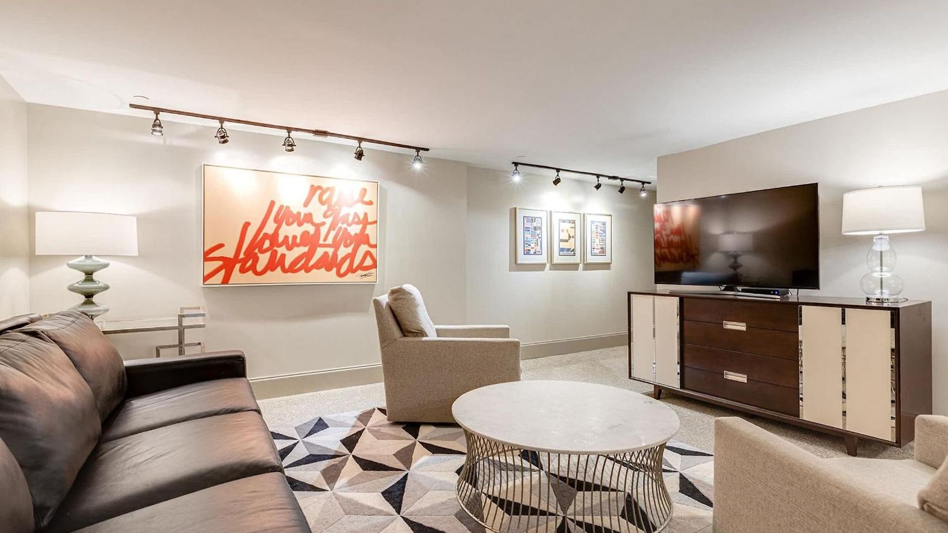 Charming For 4 In Family Dt Walk To Broadway Holiday home Nashville