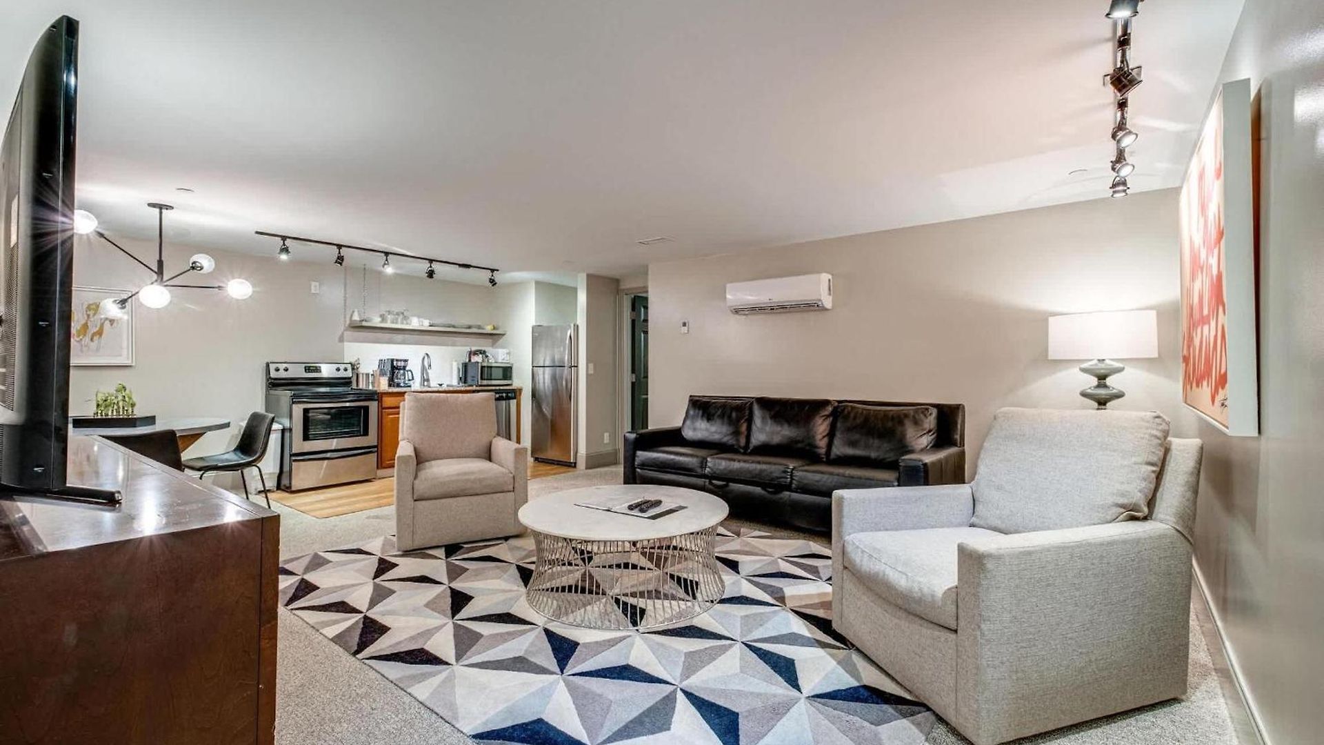 Charming For 4 In Family Dt Walk To Broadway *