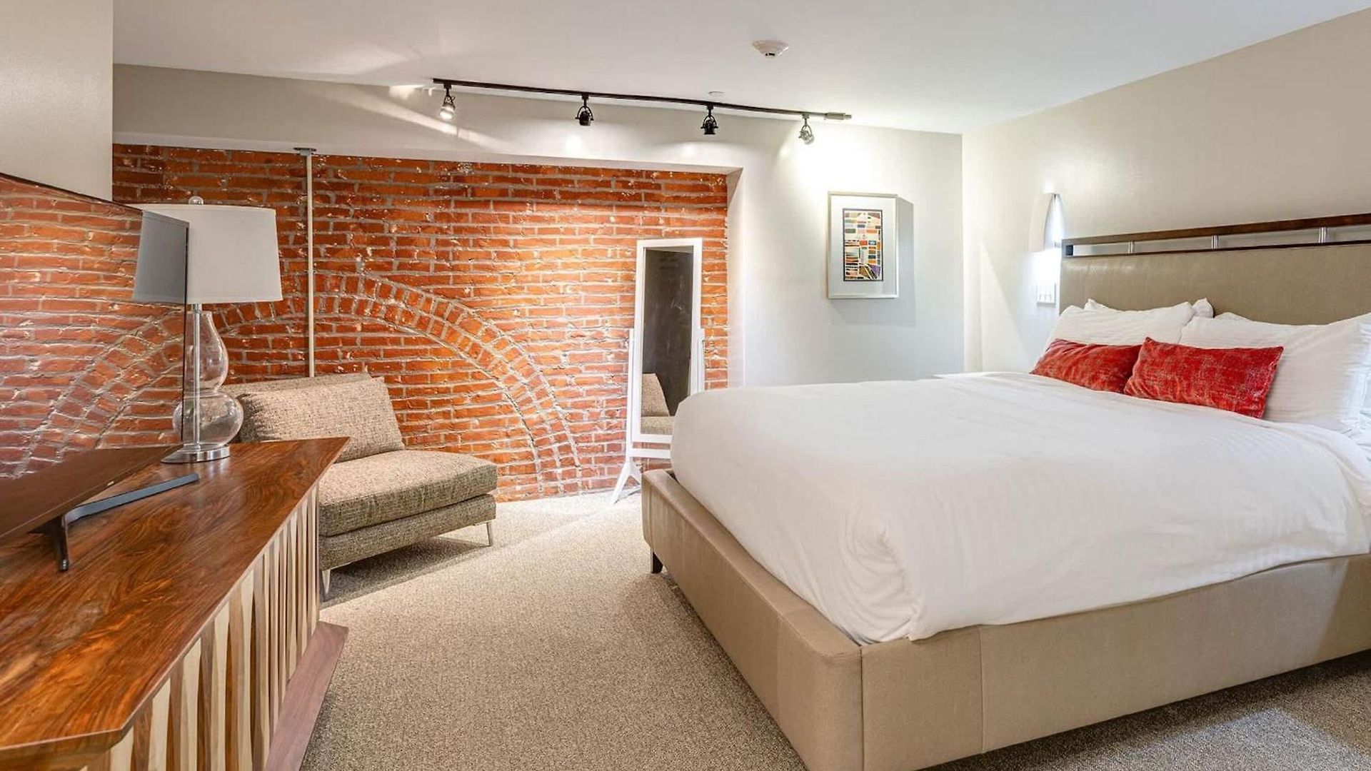 Charming For 4 In Family Dt Walk To Broadway Holiday home