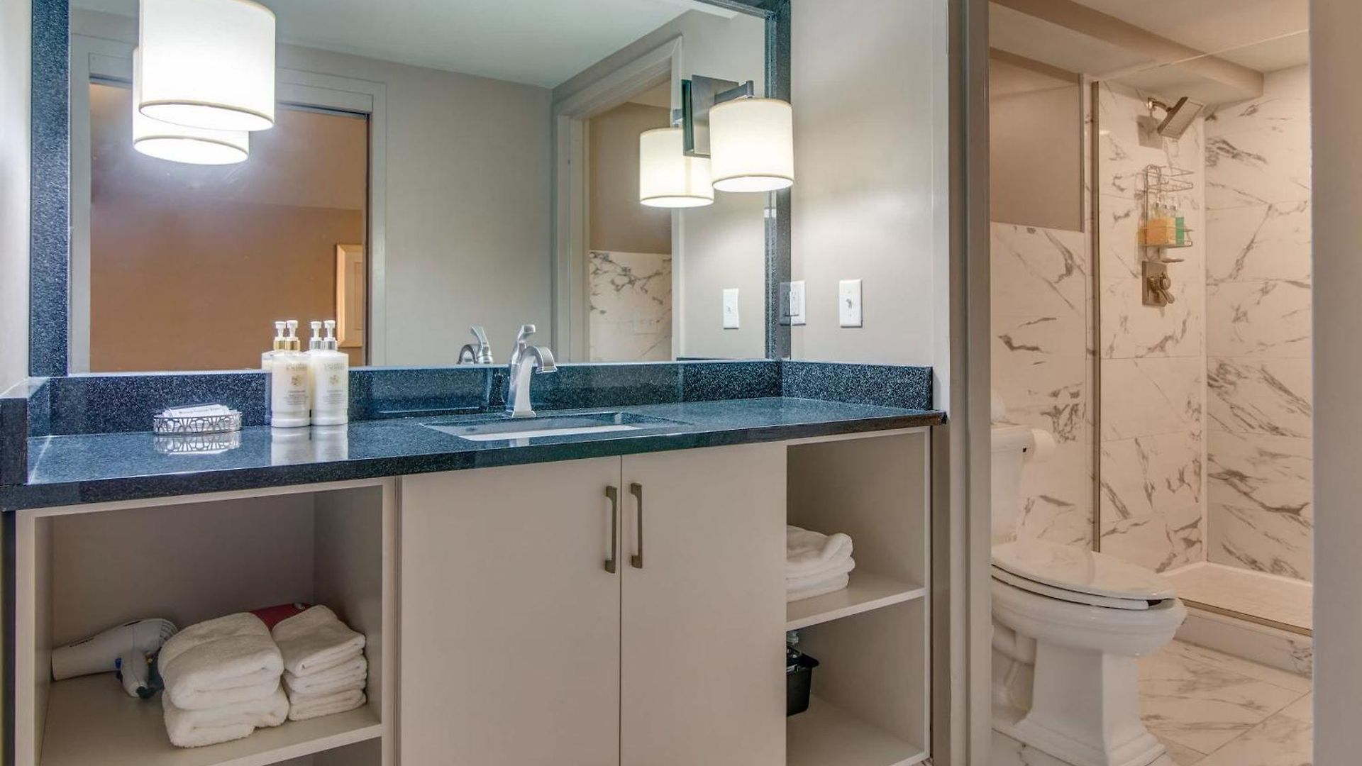 Charming Retreat For 2 Near Downtown & Broadway Nashville