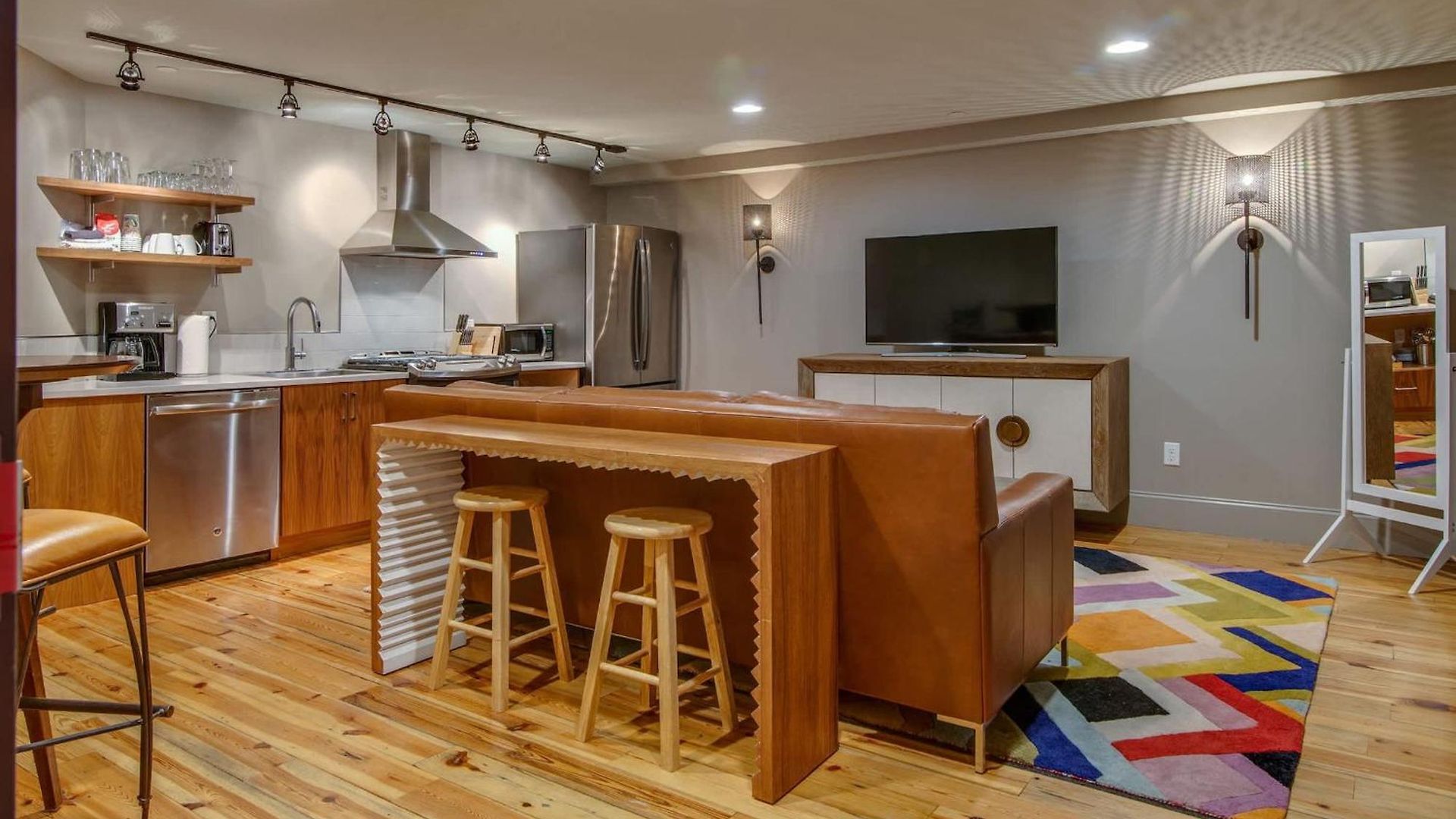 Comfy Family Retreat For 4 In Dt Walk To Broadway Holiday home *