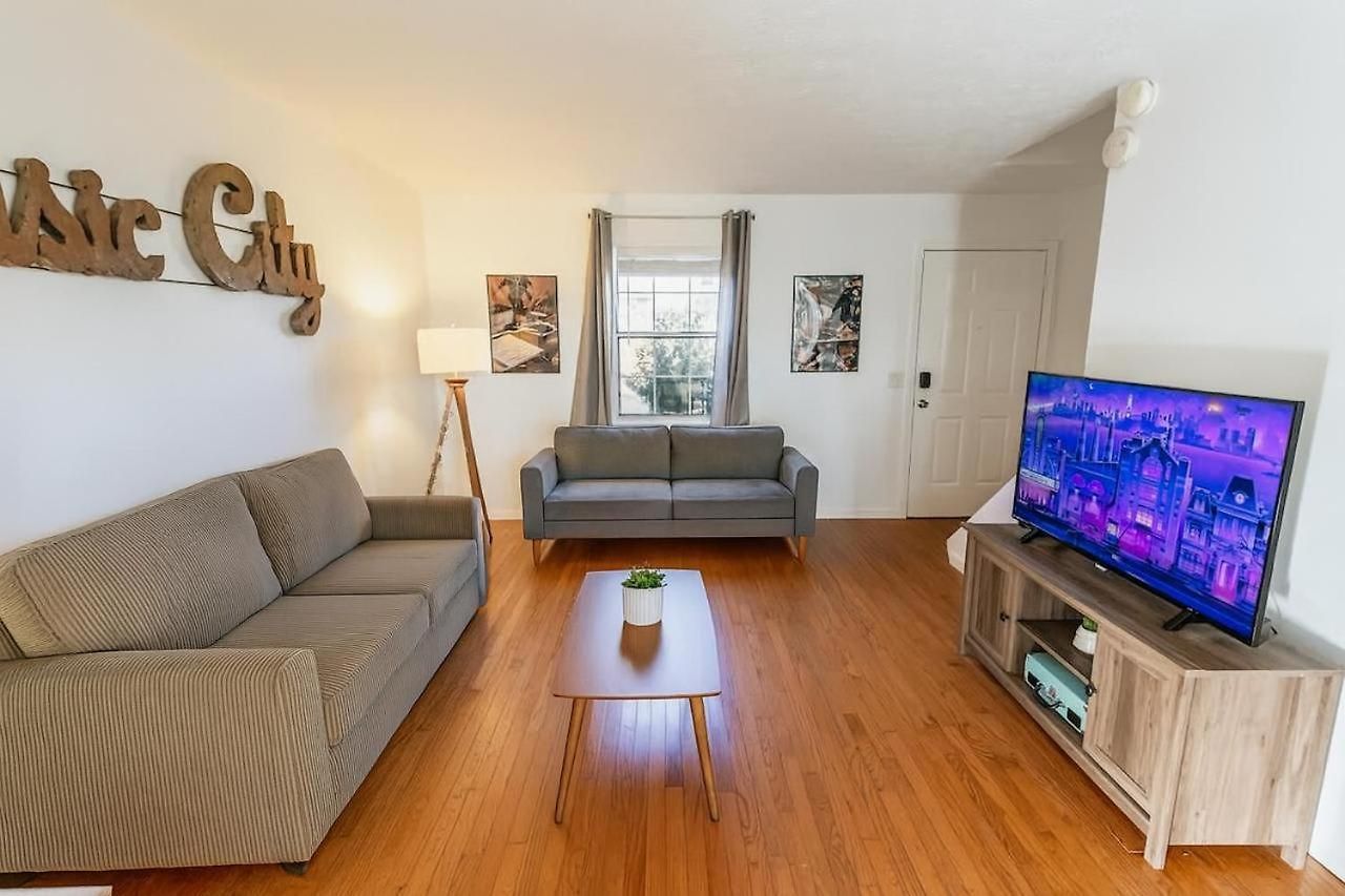 The Eastside 2br Near 5points Nashville