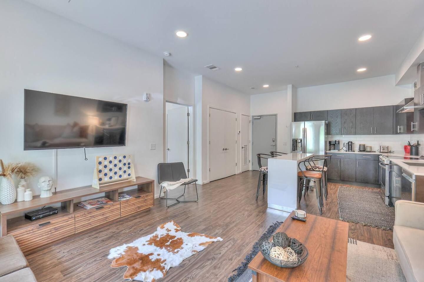 Amazing Downtown W Pool Free Parking 104