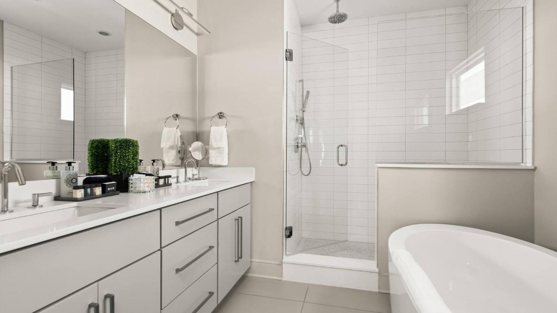 Stella | Downtown Gulch | 7 Min Drive To Broadway! Holiday home *