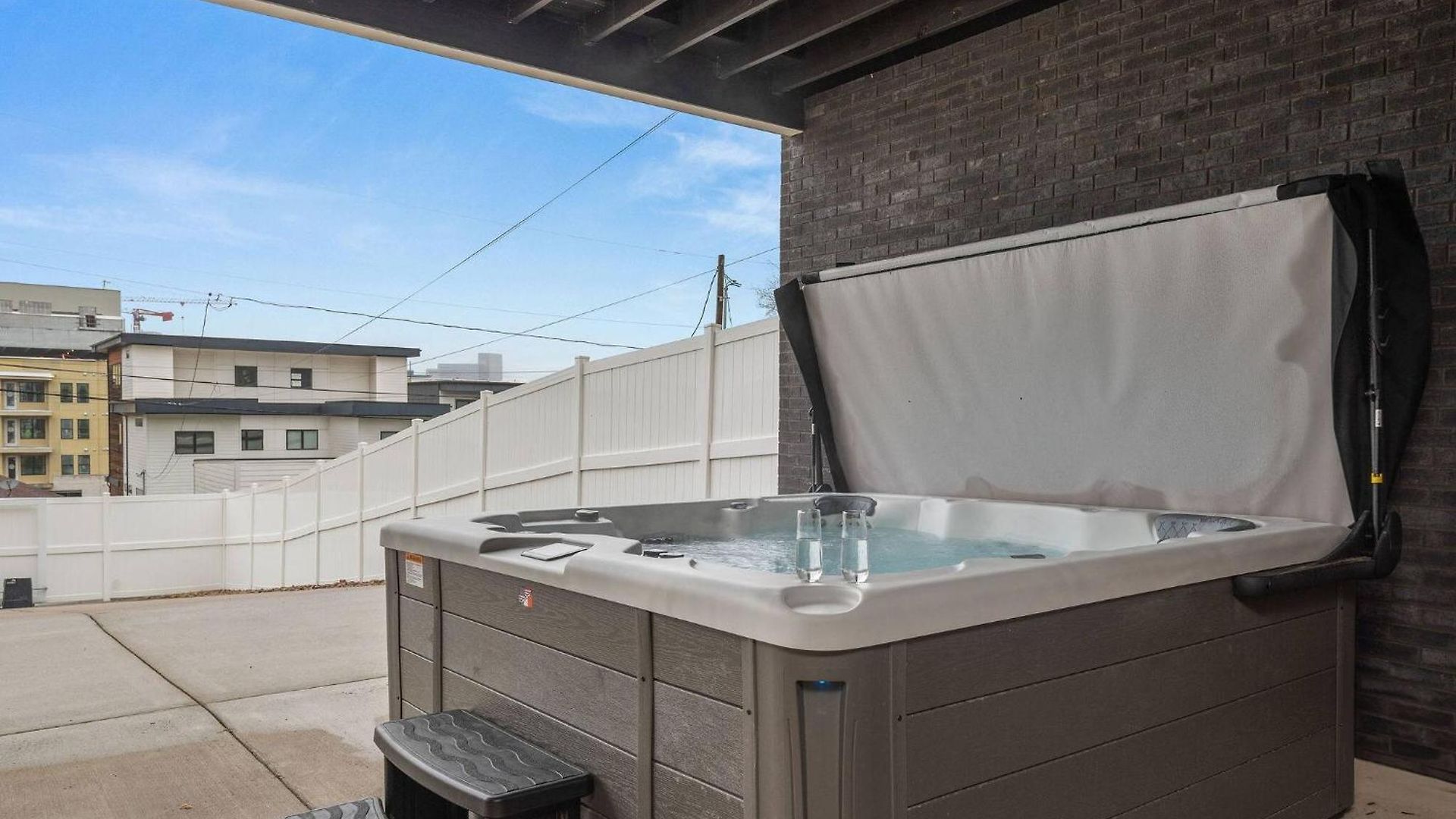 Holiday home Hill House | Walk To Gulch! Sauna, Hot Tub, Gym! *